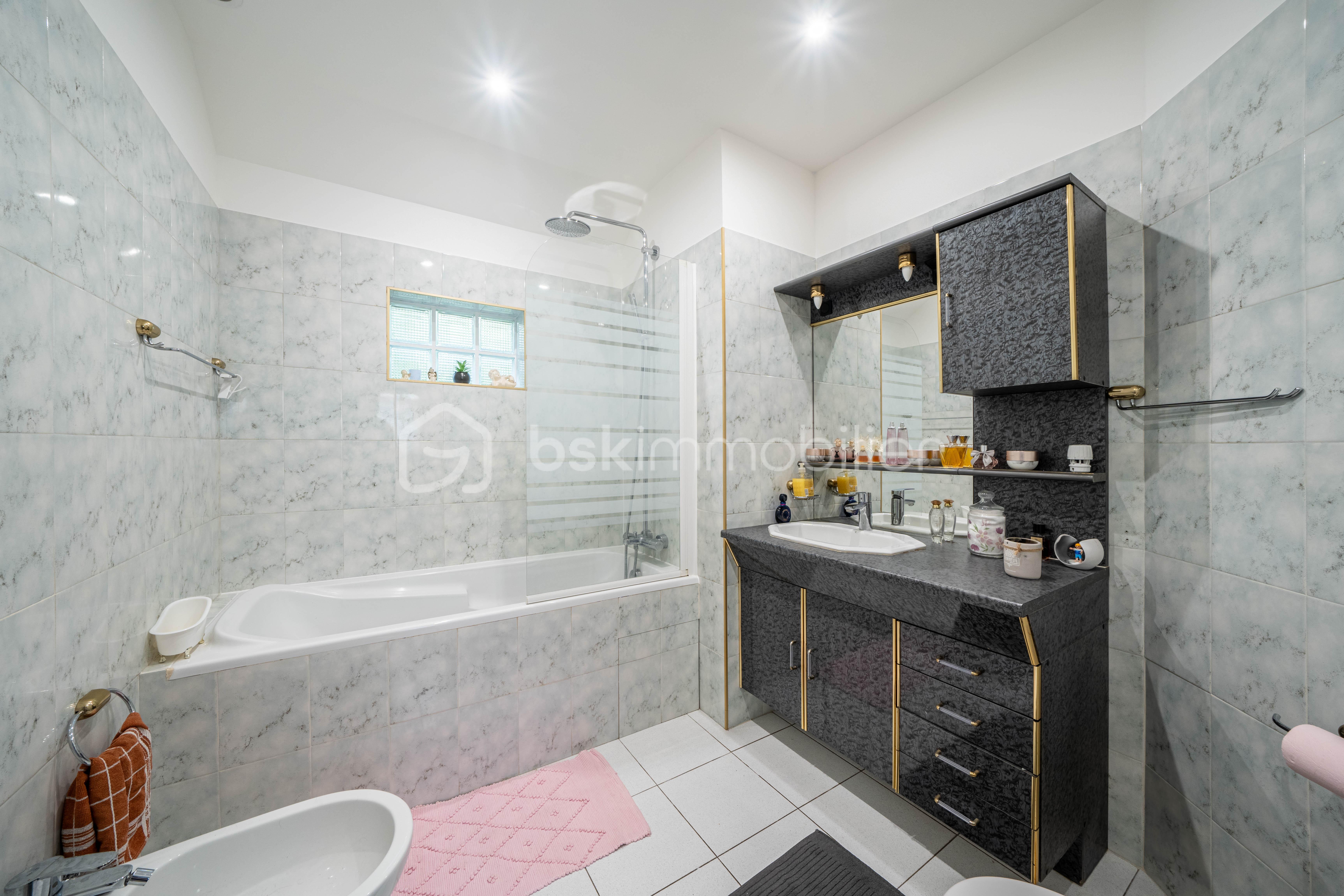 Maison de ville de 90 m² - 14 - Sdb.JPG