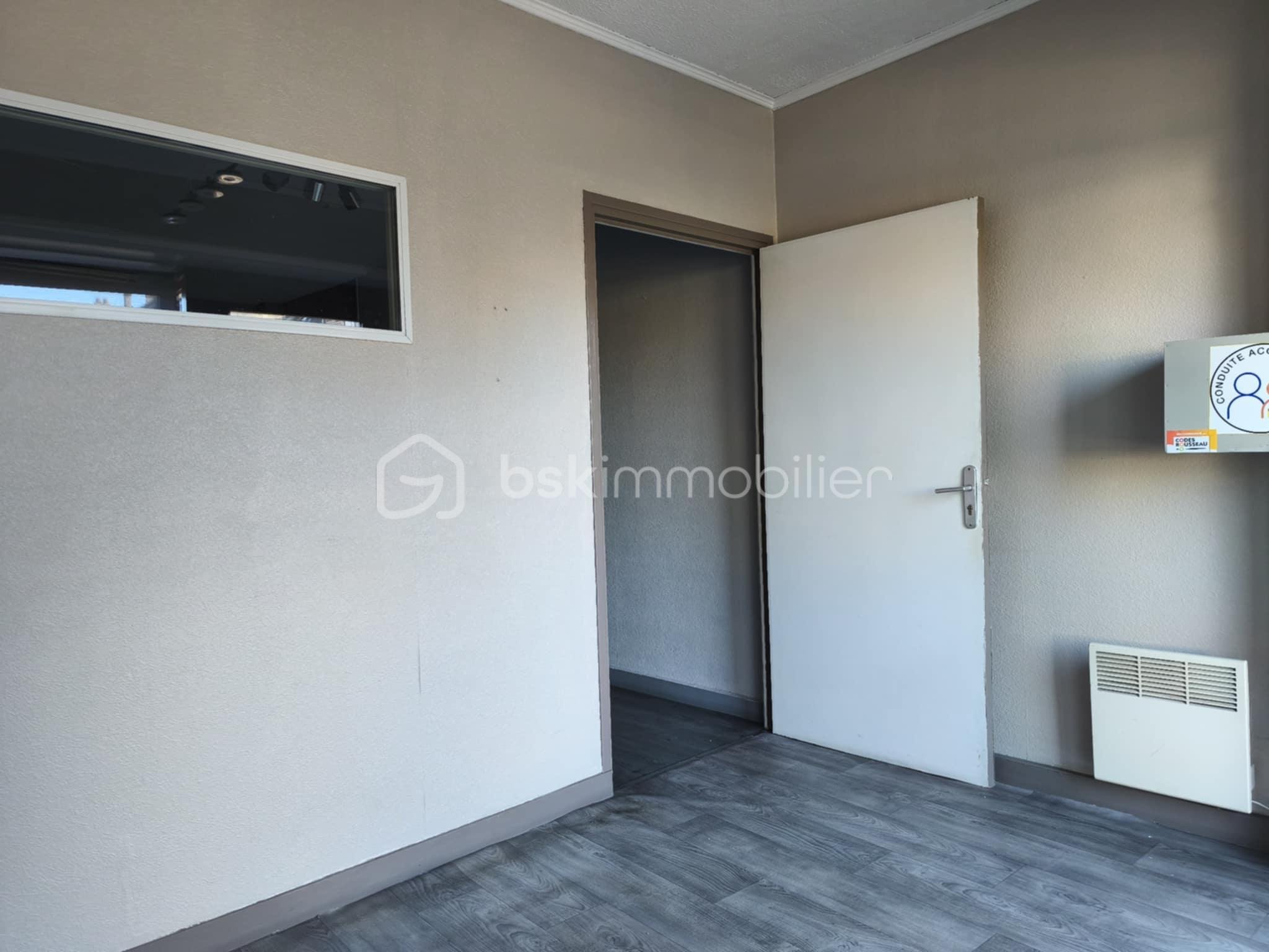 Immeuble mixte de 23,74 m² - sHIfRuWf.jpg