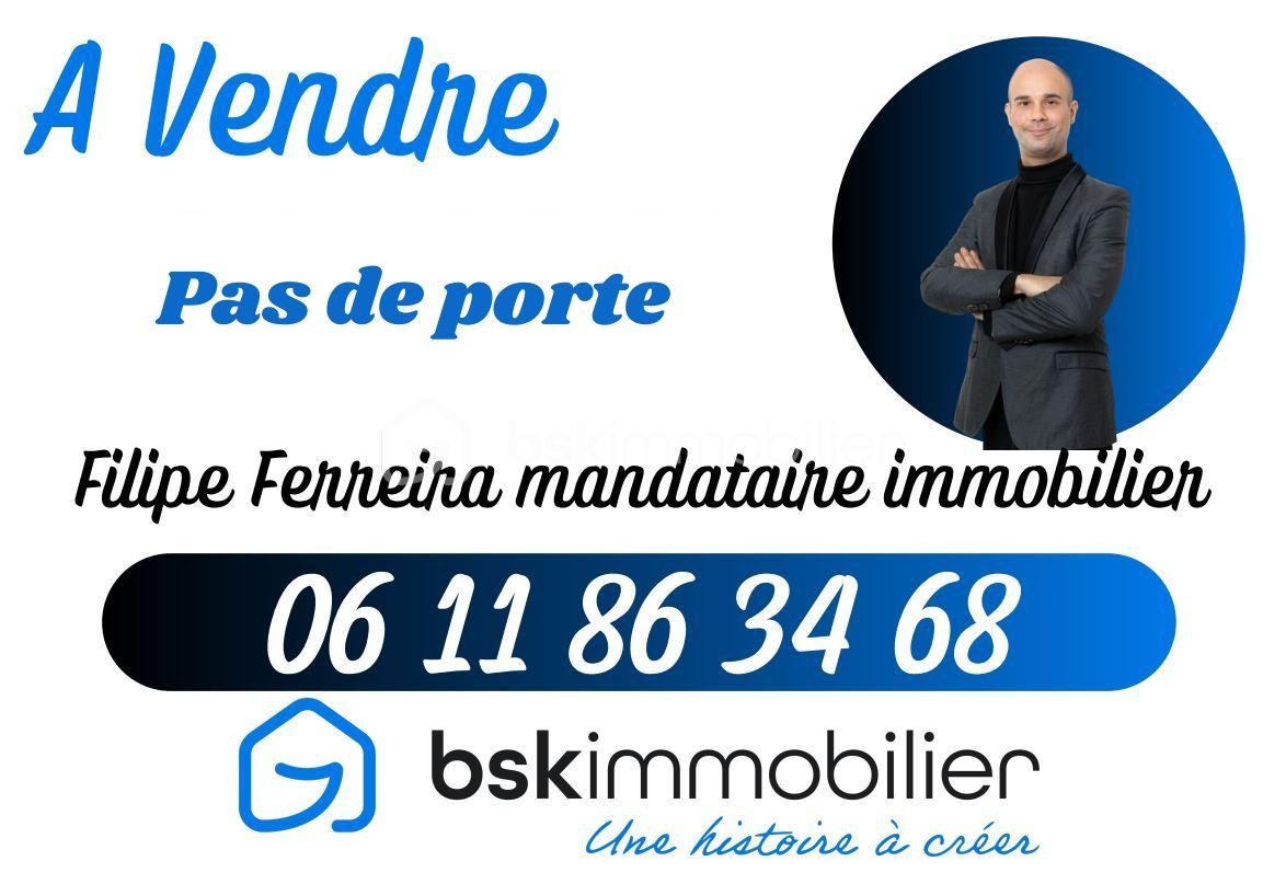 Local d activites de 66 m² - affiche A VENDRE pas de porte.jpg