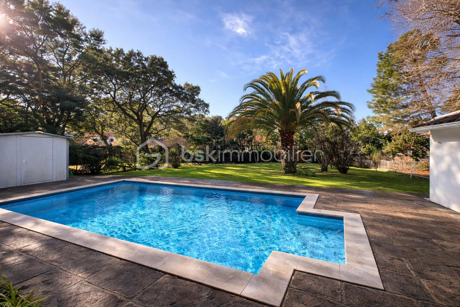 Maison de 148 m² - piscine.png