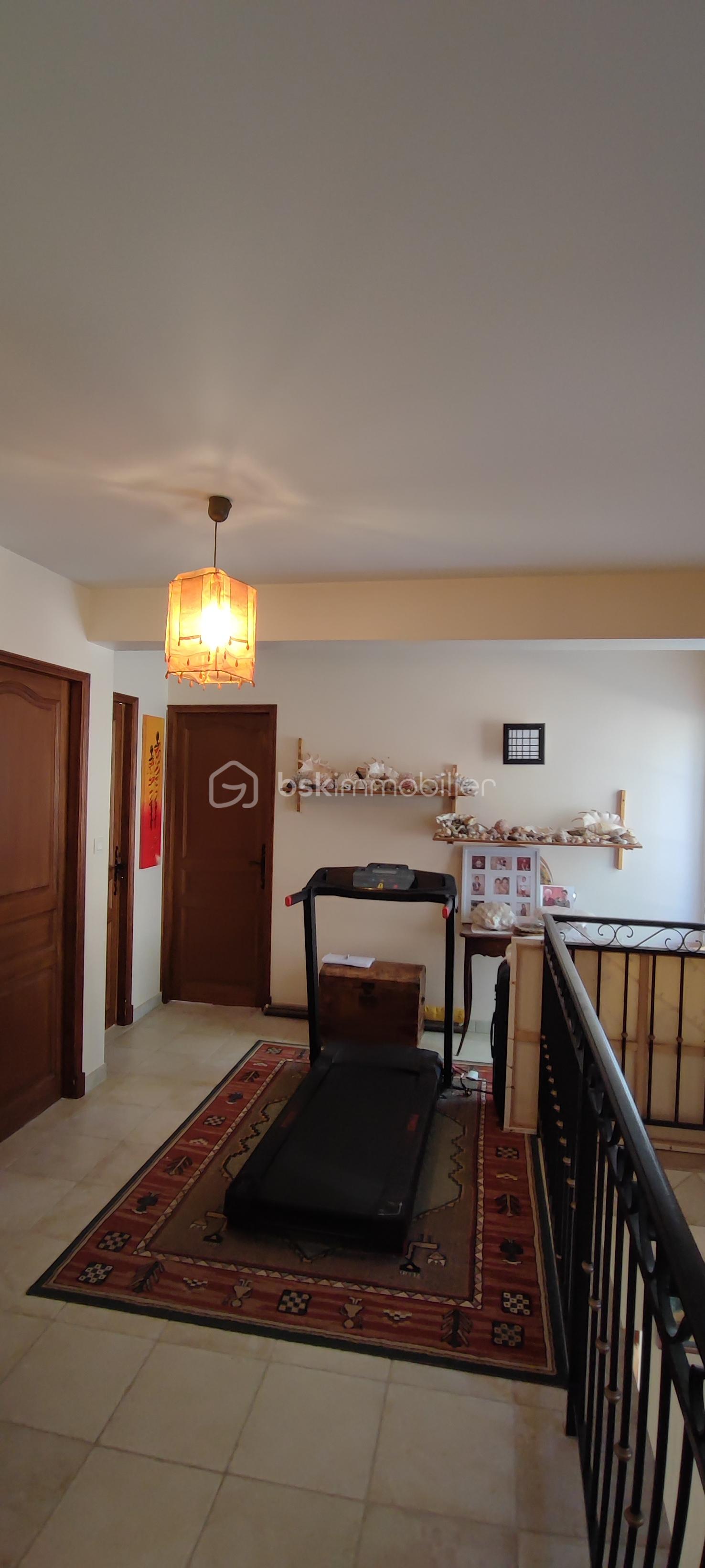 Maison traditionnelle de 250 m² - werts palier et.jpg