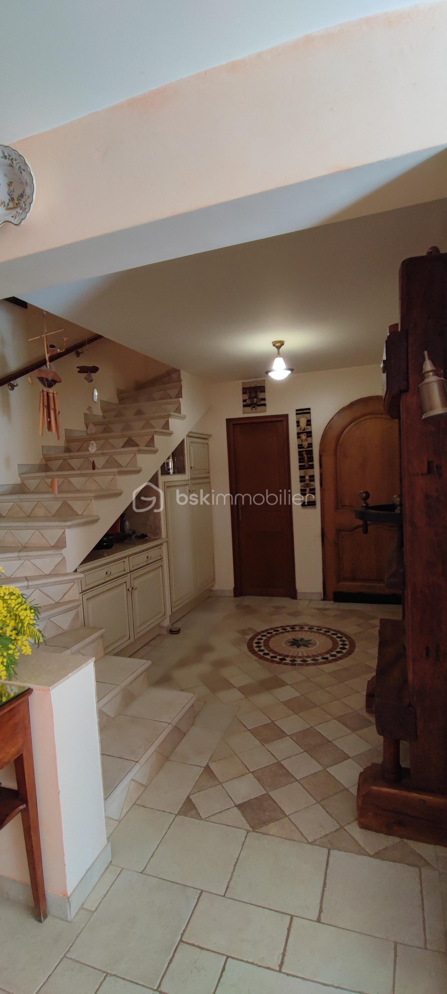 Maison traditionnelle de 250 m² - werts Hall.jpg