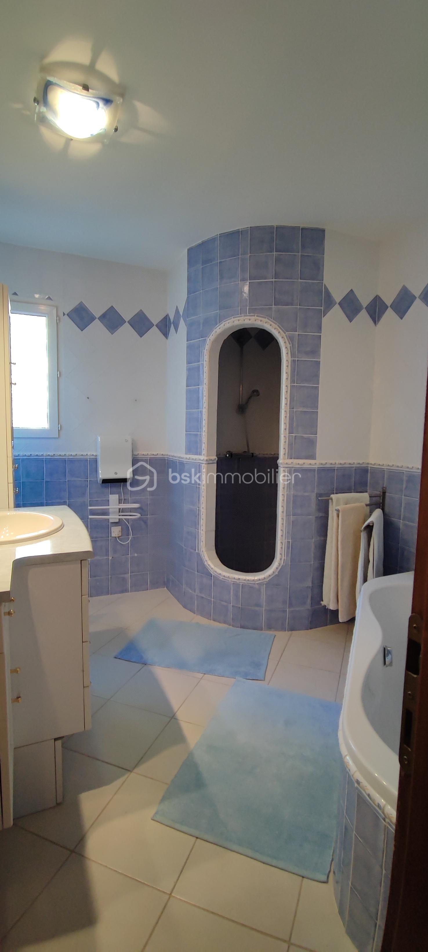 Maison traditionnelle de 250 m² - werts S de B et.jpg