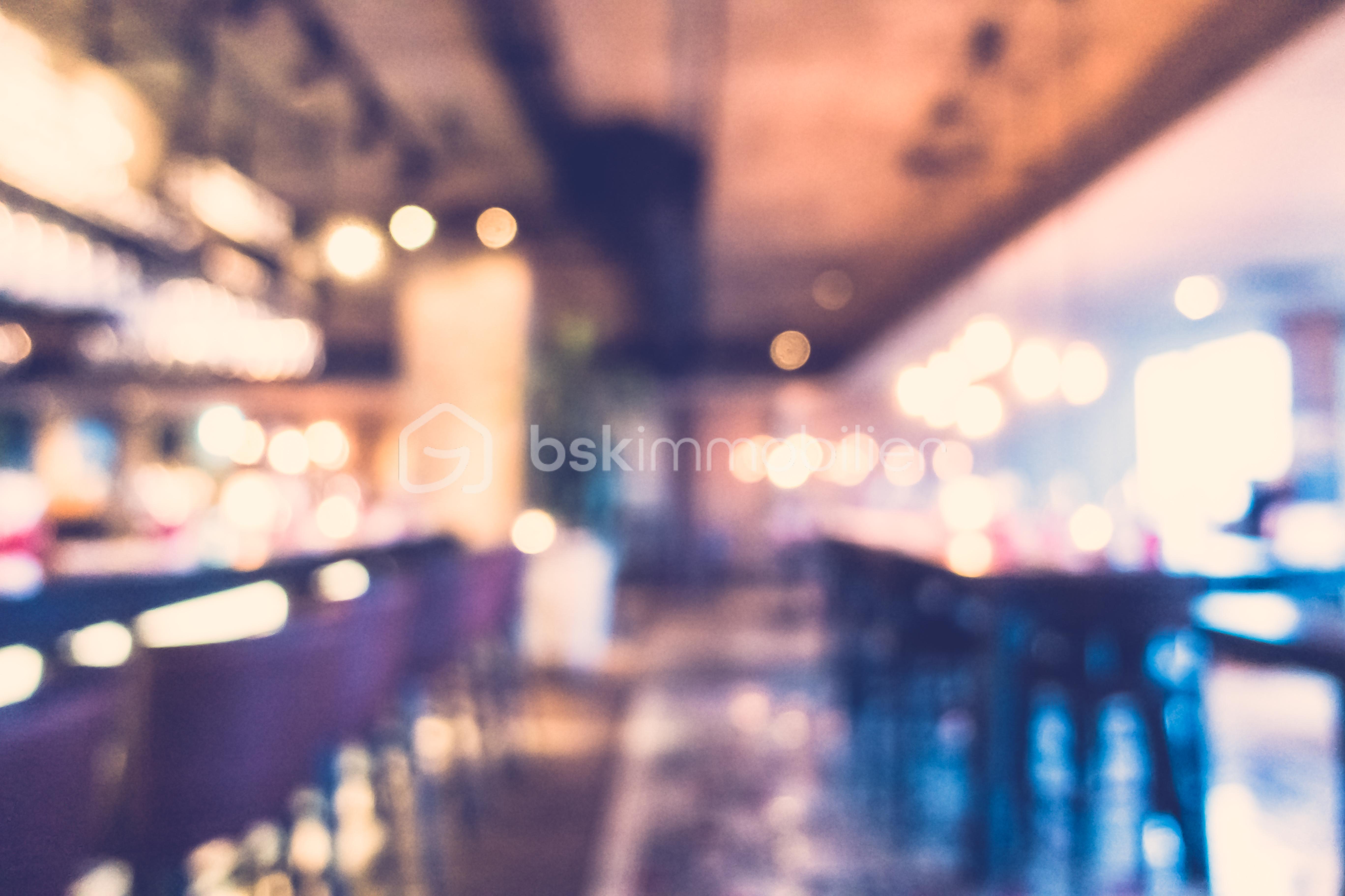 Fonds de commerce - blurred-cocktail-bar.jpg