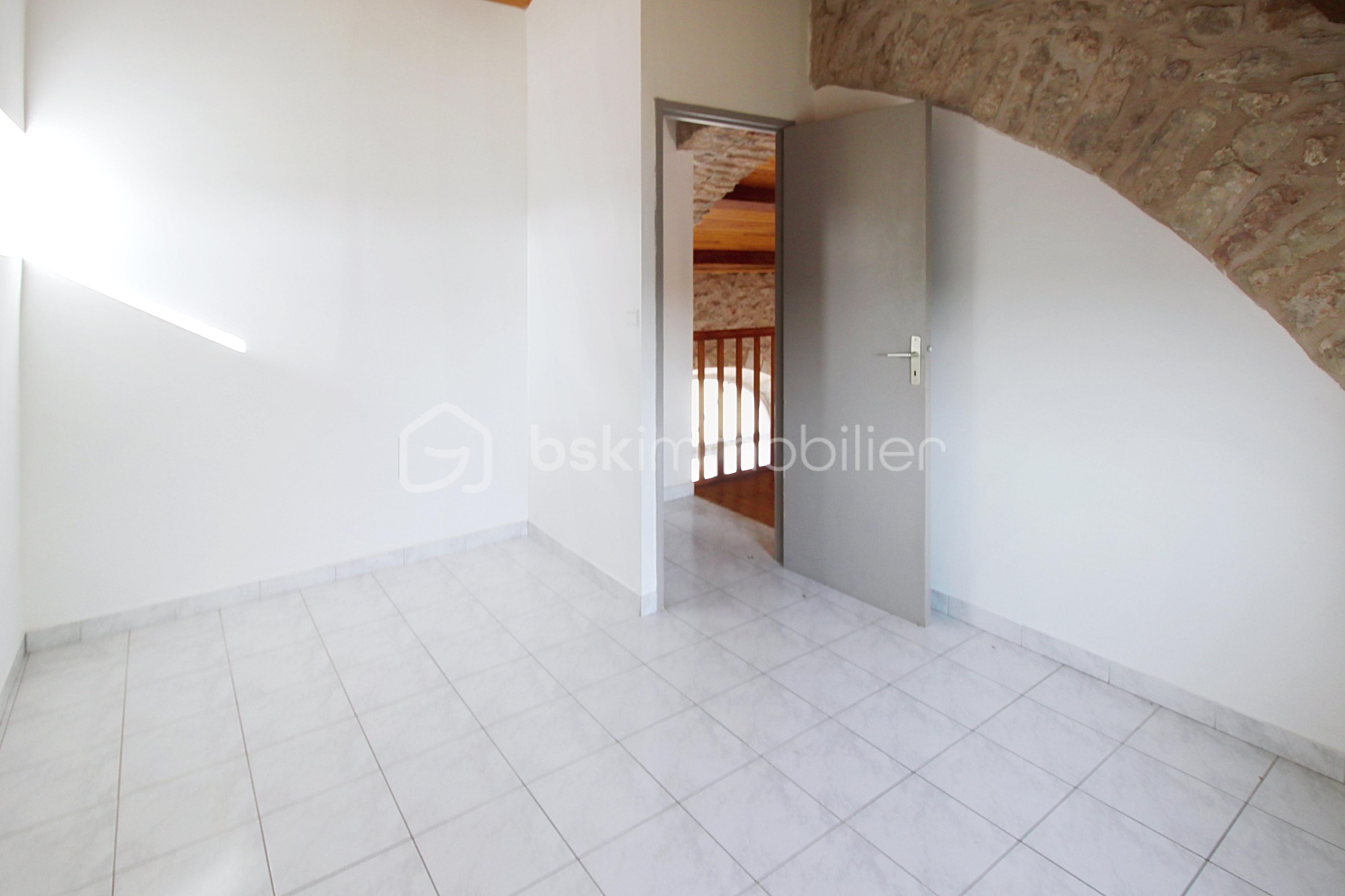 Corps de ferme de 110 m² - demo-tour-10-main-street_00001(49).jpeg