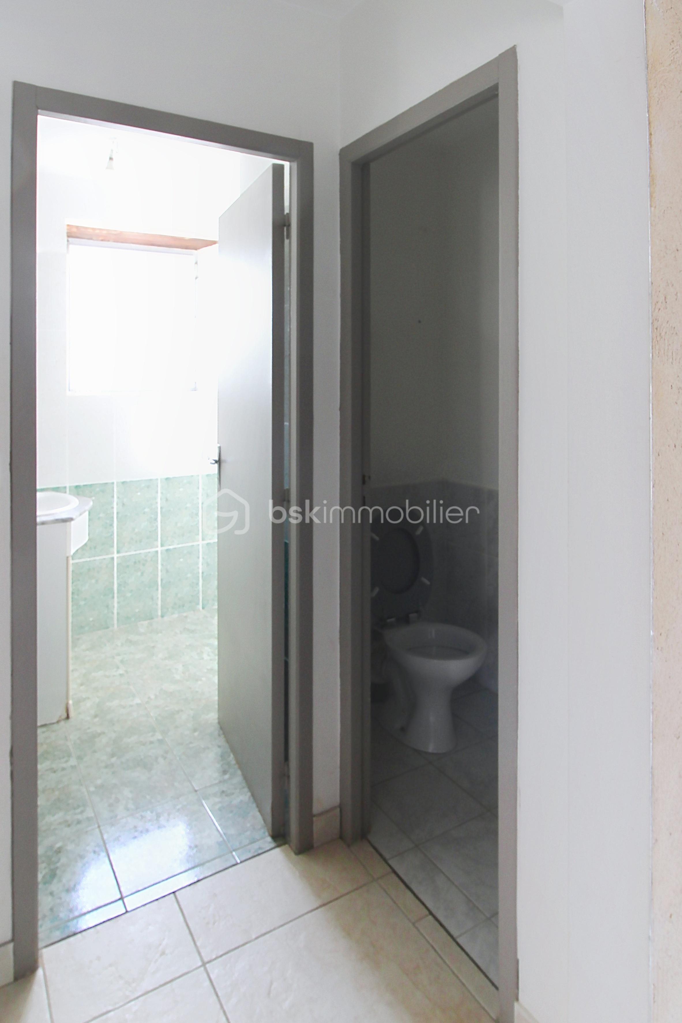 Corps de ferme de 110 m² - demo-tour-10-main-street_00001(50).jpeg