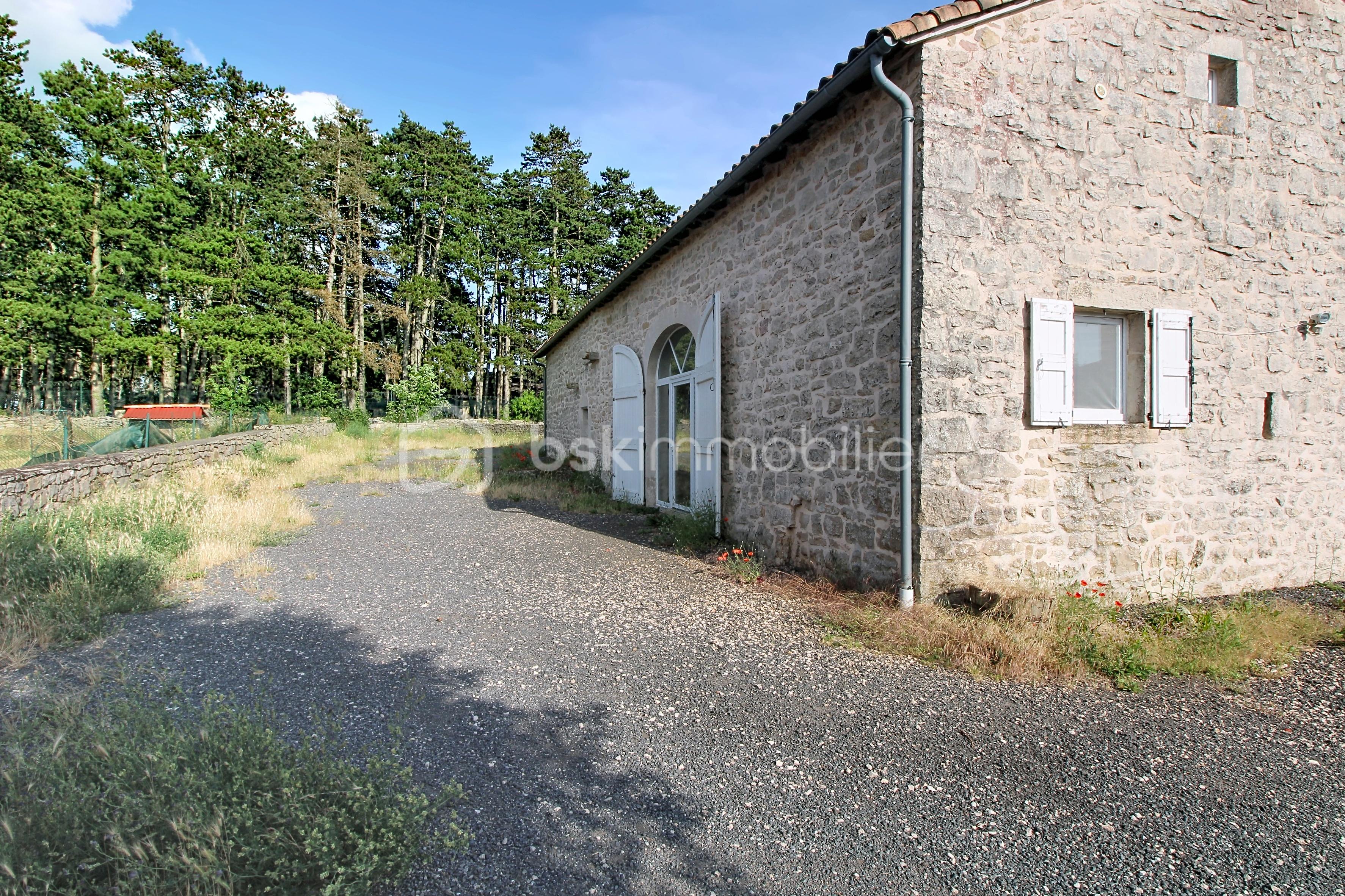 Corps de ferme de 110 m² - demo-tour-10-main-street_00001(58).jpeg