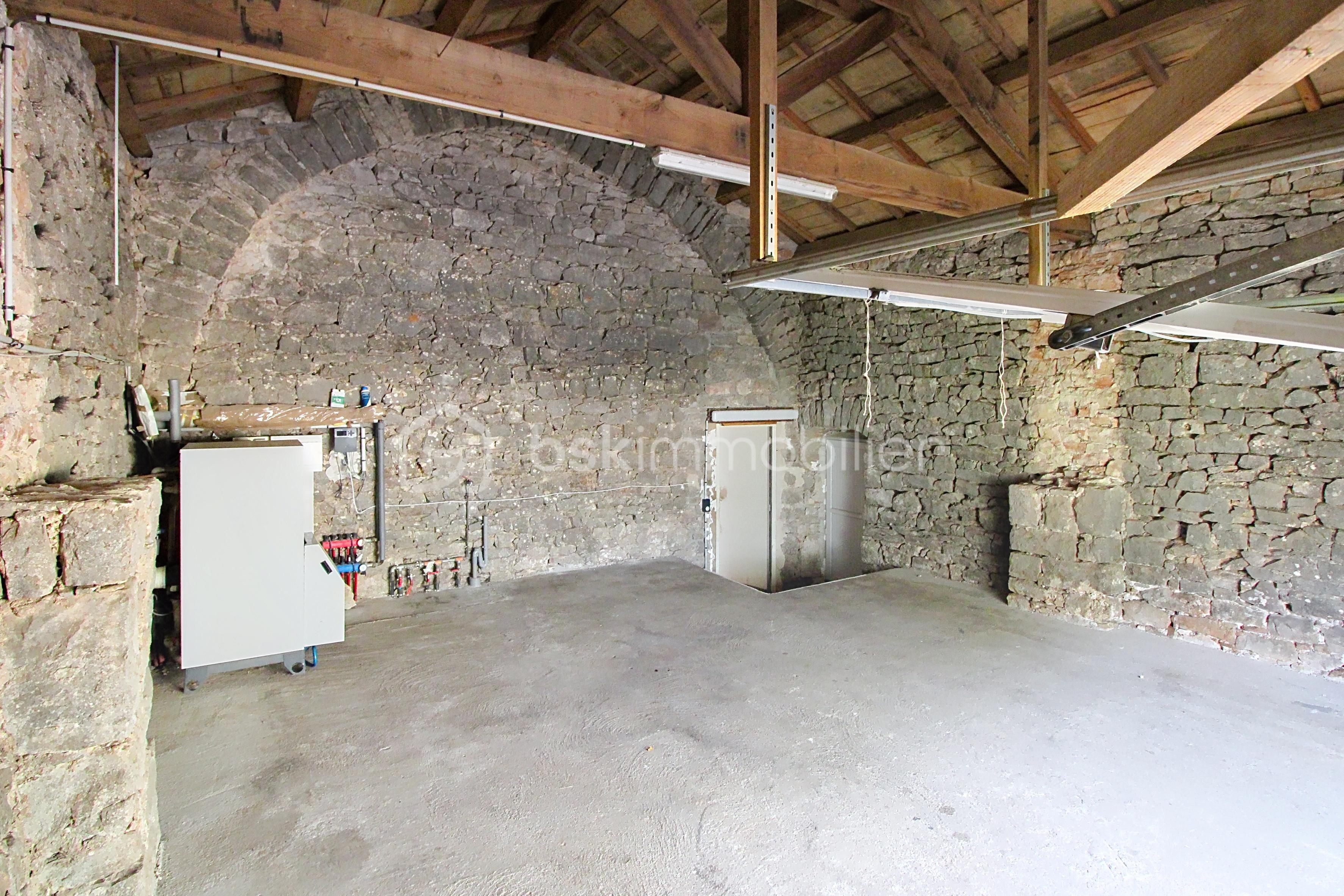 Corps de ferme de 110 m² - demo-tour-10-main-street_00001(43).jpeg