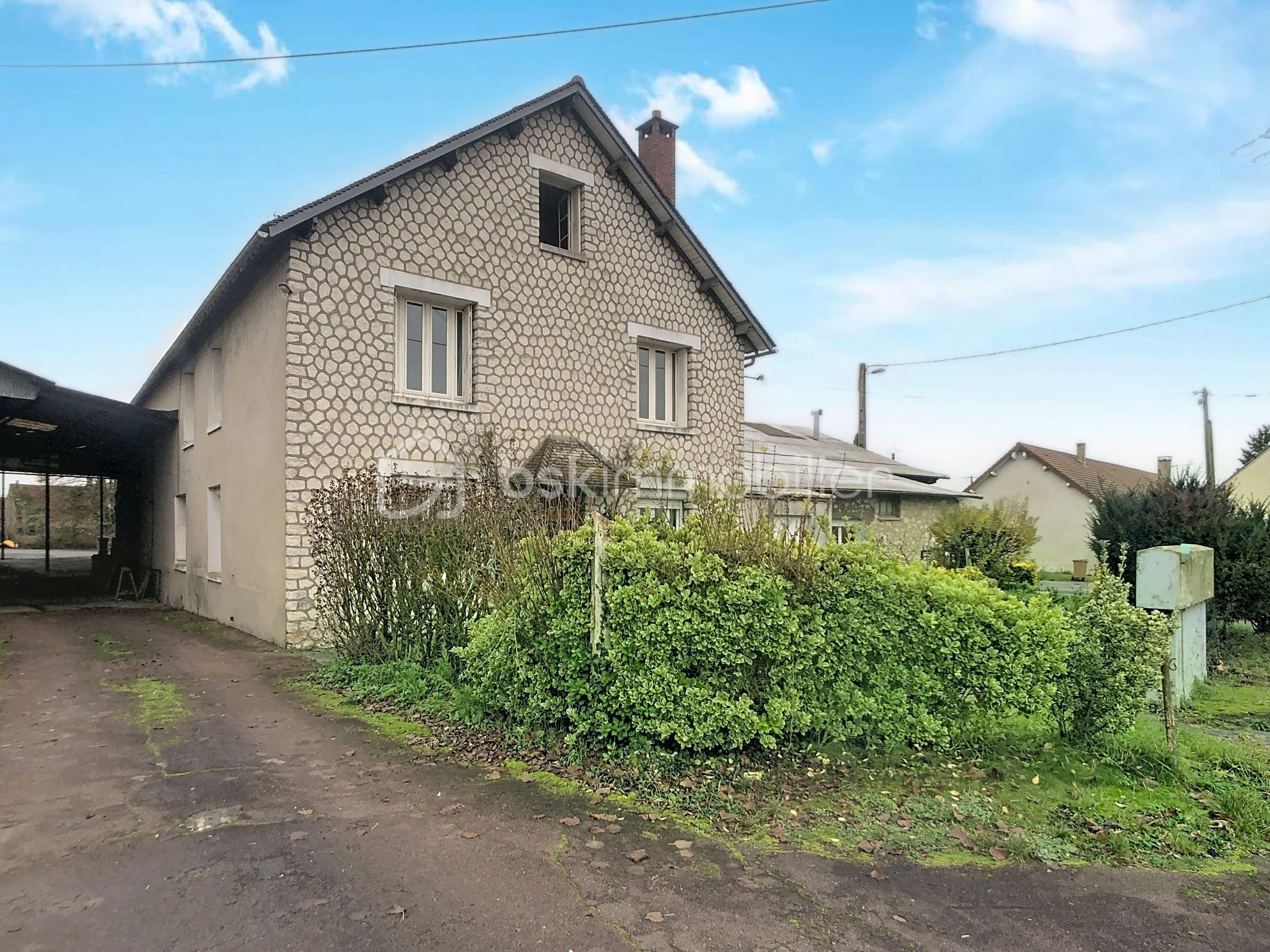Maison de 241 m² - gondrecille_00001.jpeg