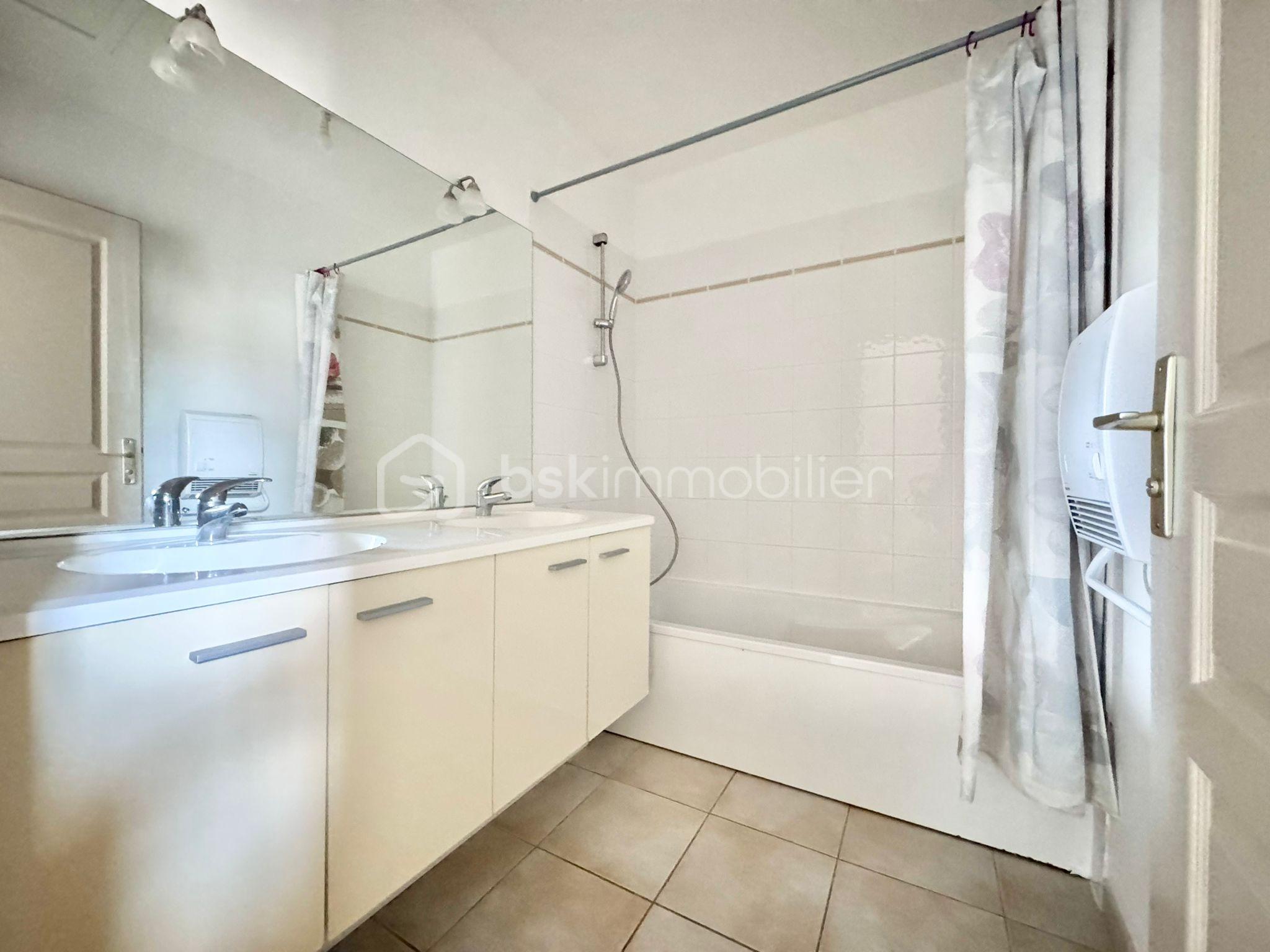 salle de bains etage.jpeg