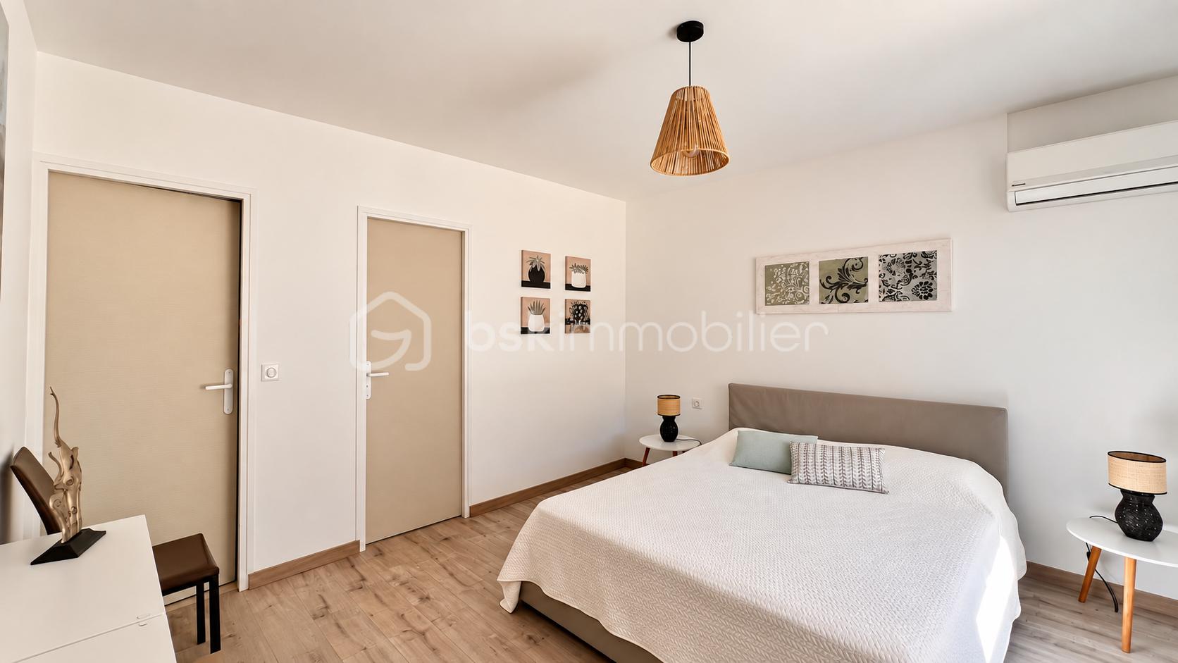 Chambre lumineuse au parquet chaleureux-10.png