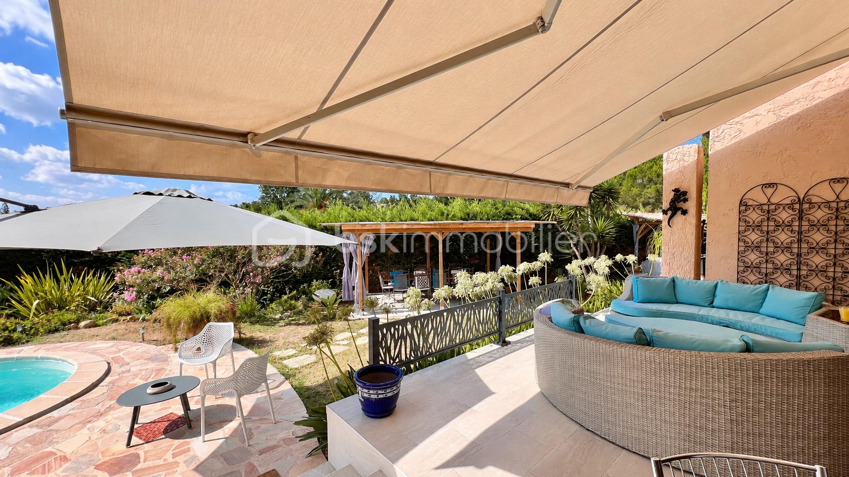 Terrasse vers pergola aux tons naturels-7.png