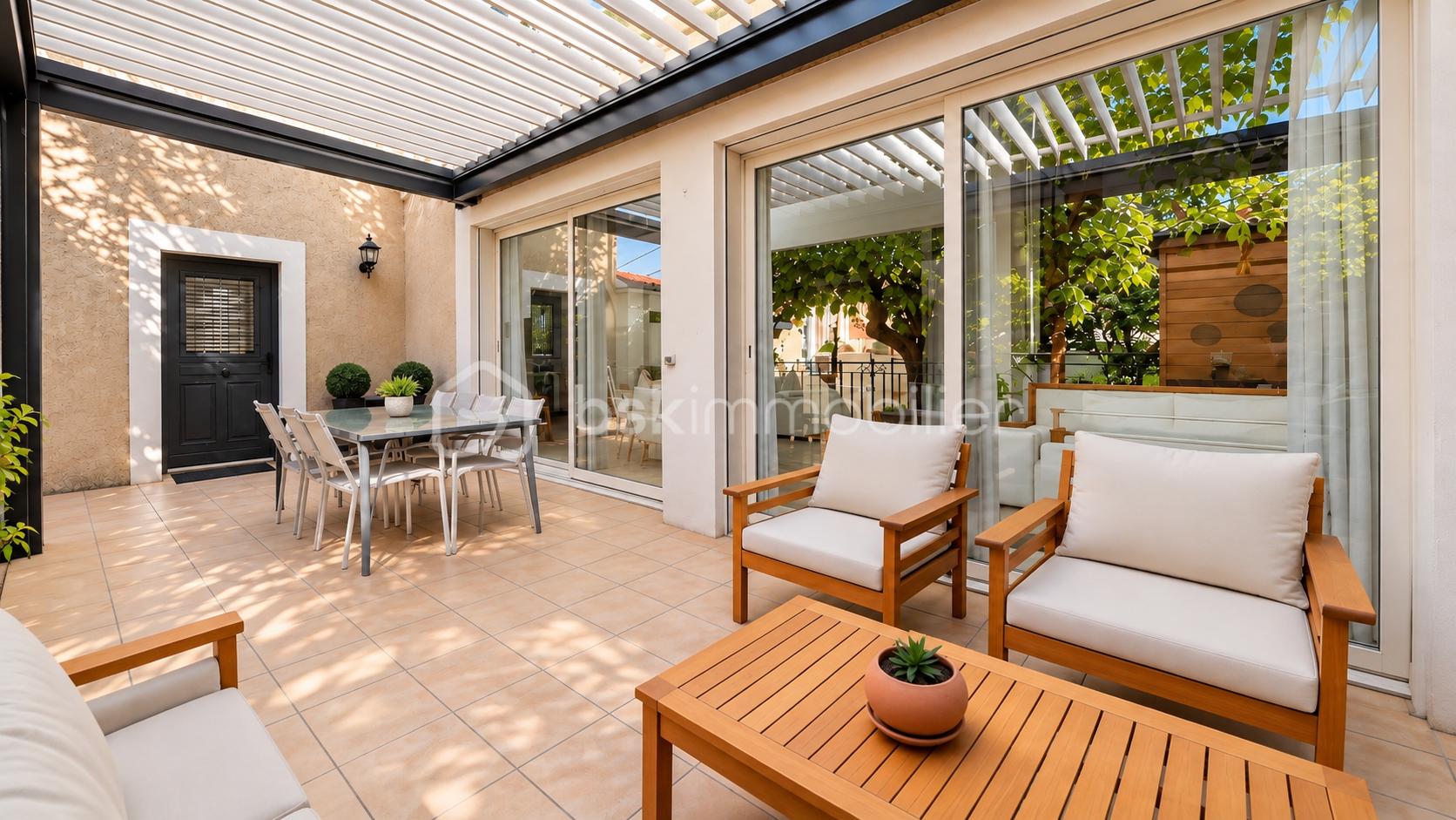 Terrasse moderne sous pergola lumineuse.png