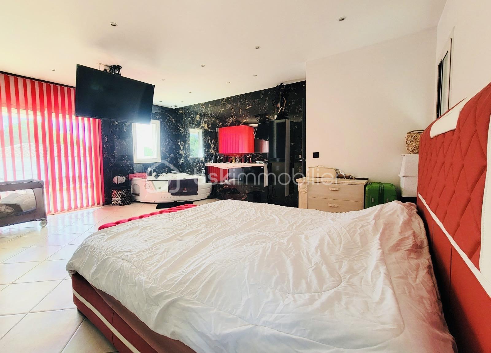 Villa de 301 m² - e75eb376-843f-4e53-9711-dfa82f431821.jpg