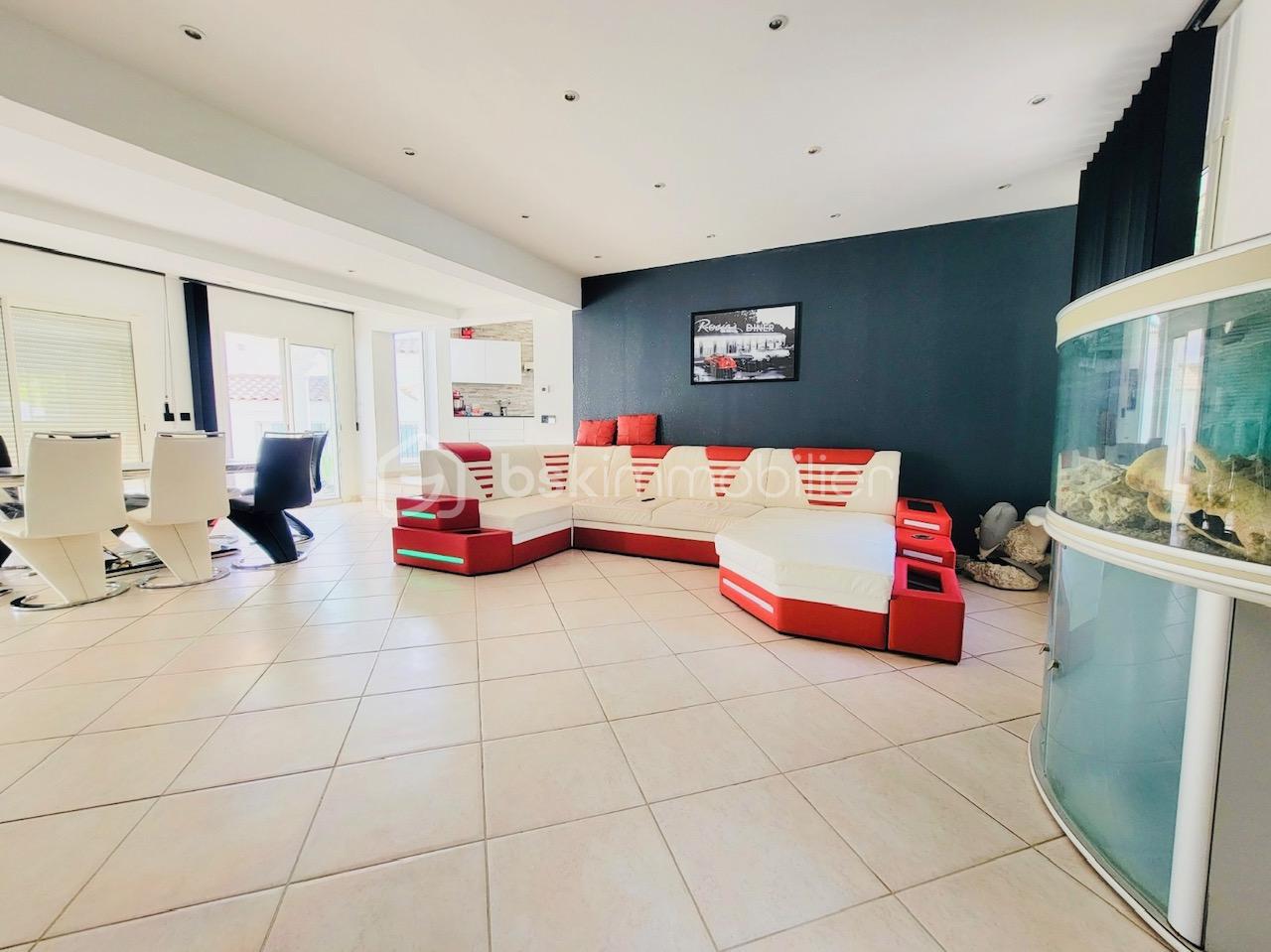 Villa de 301 m² - ce2e6d6b-0747-4465-8166-d8bb113b2ad9.jpg