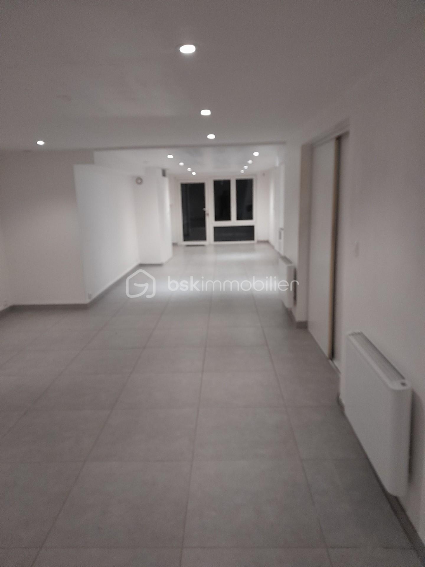 Maison traditionnelle de 147 m² - thumbnail_PHOTO 1 RDC 12.12.2025.jpg