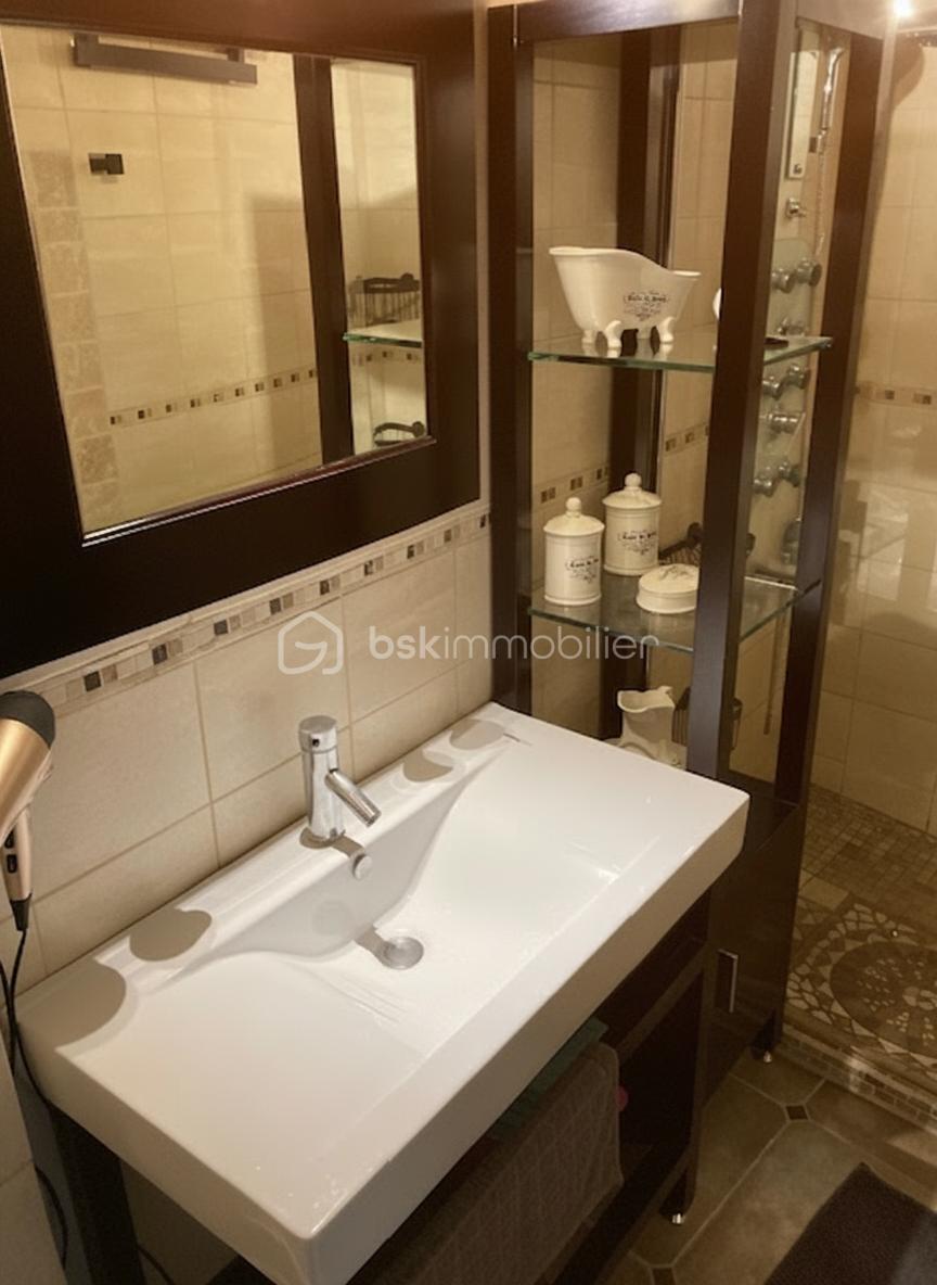 Maison de village de 180 m² - generated_2026-01-07T17_59_44.618.jpg