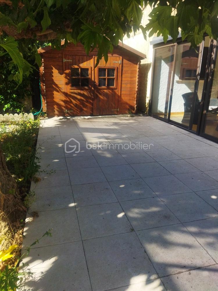 Maison ancienne de 148 m² - TERRASSE EXTERIEURE ET ABRI DE JARDIN.jpg