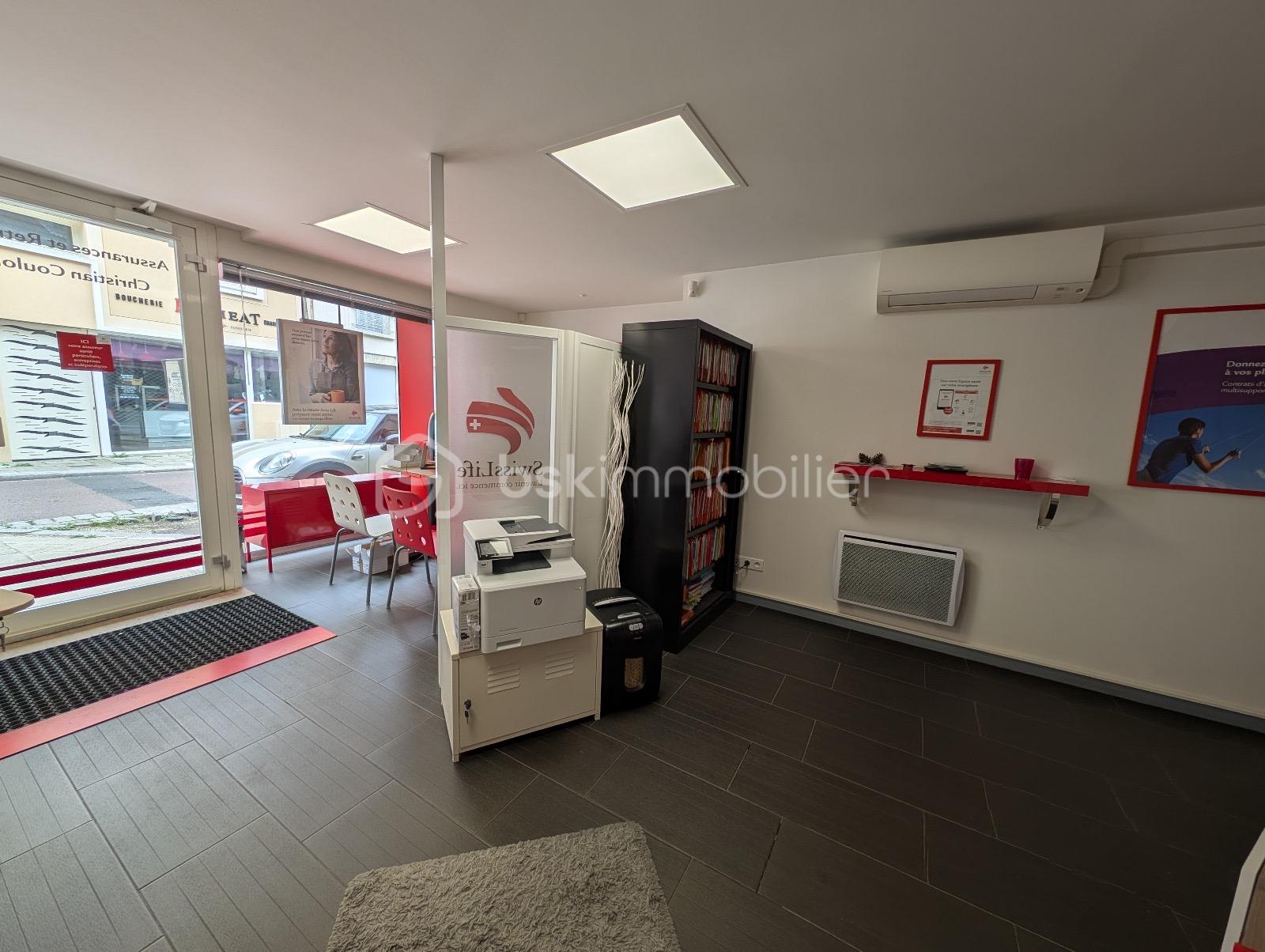 Local commercial de 48 m² - 5b8493d0-1b9e-4e15-bacb-338fc3f57cfe.jpeg