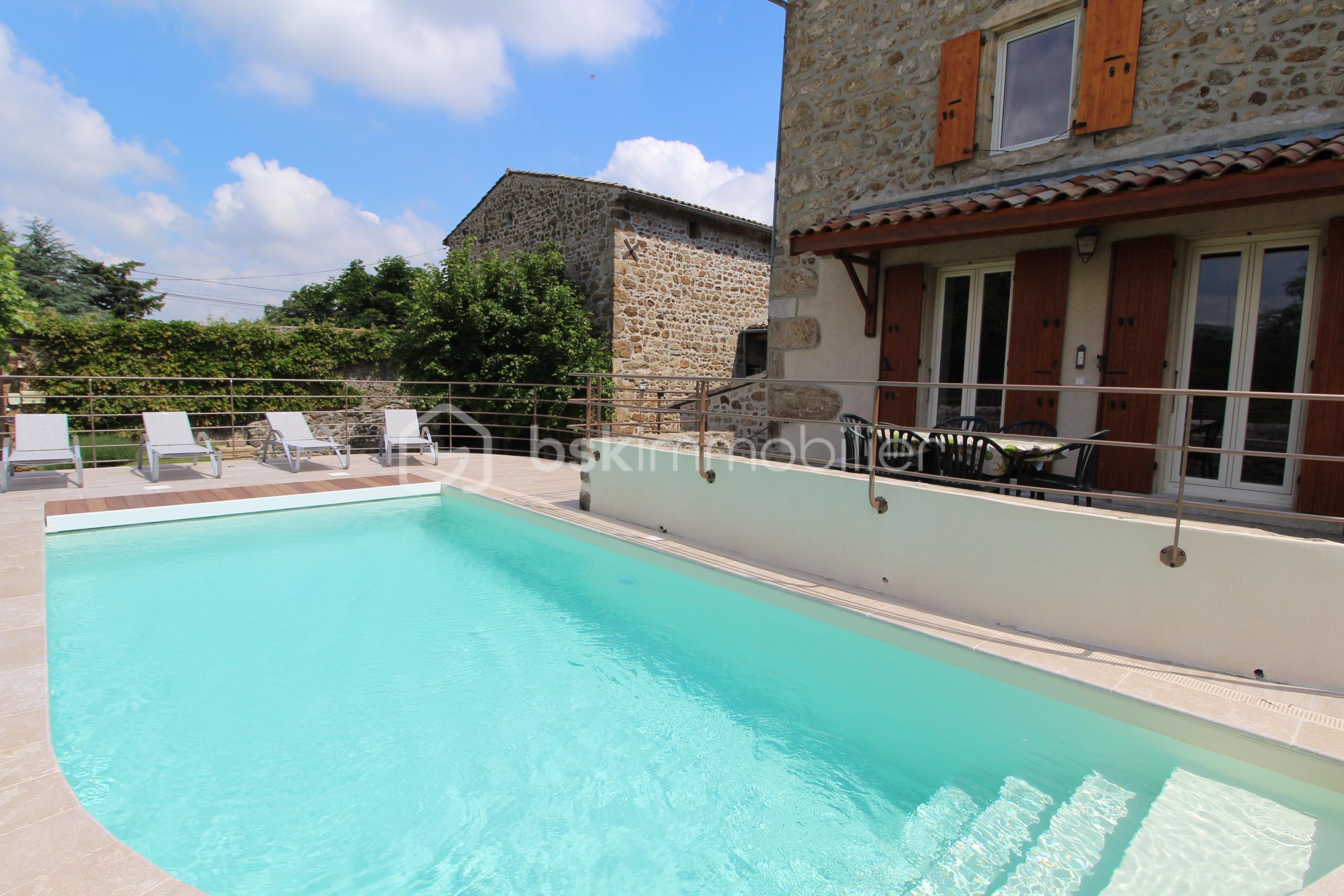 Maison en pierre de 265 m² - 33 piscine .JPG