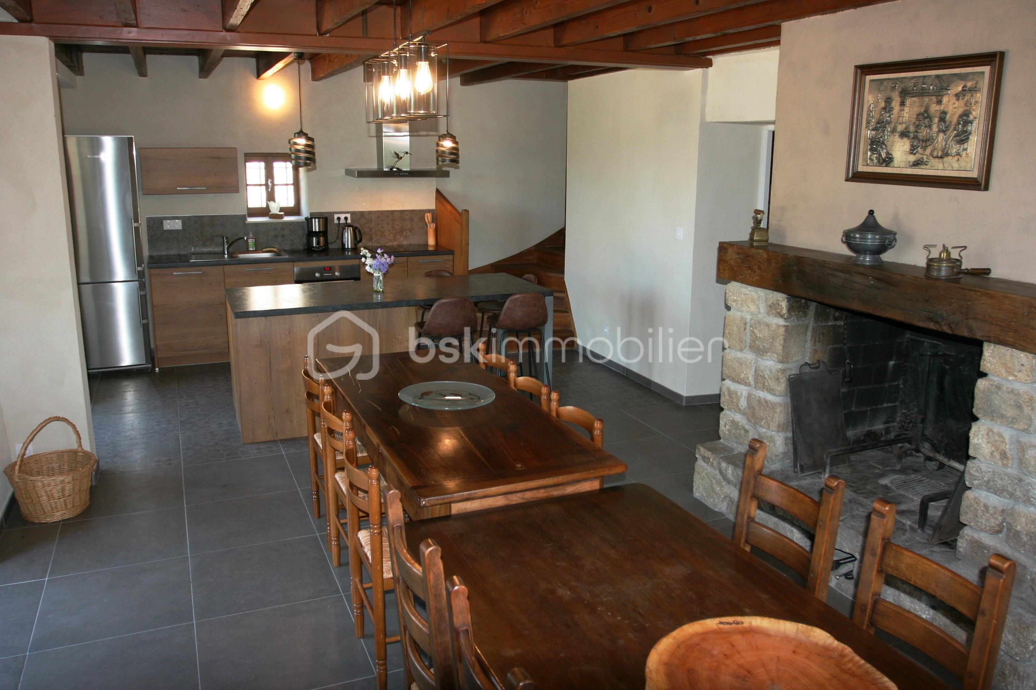 Maison en pierre de 265 m² - 13 coin cuisine séjour.JPG