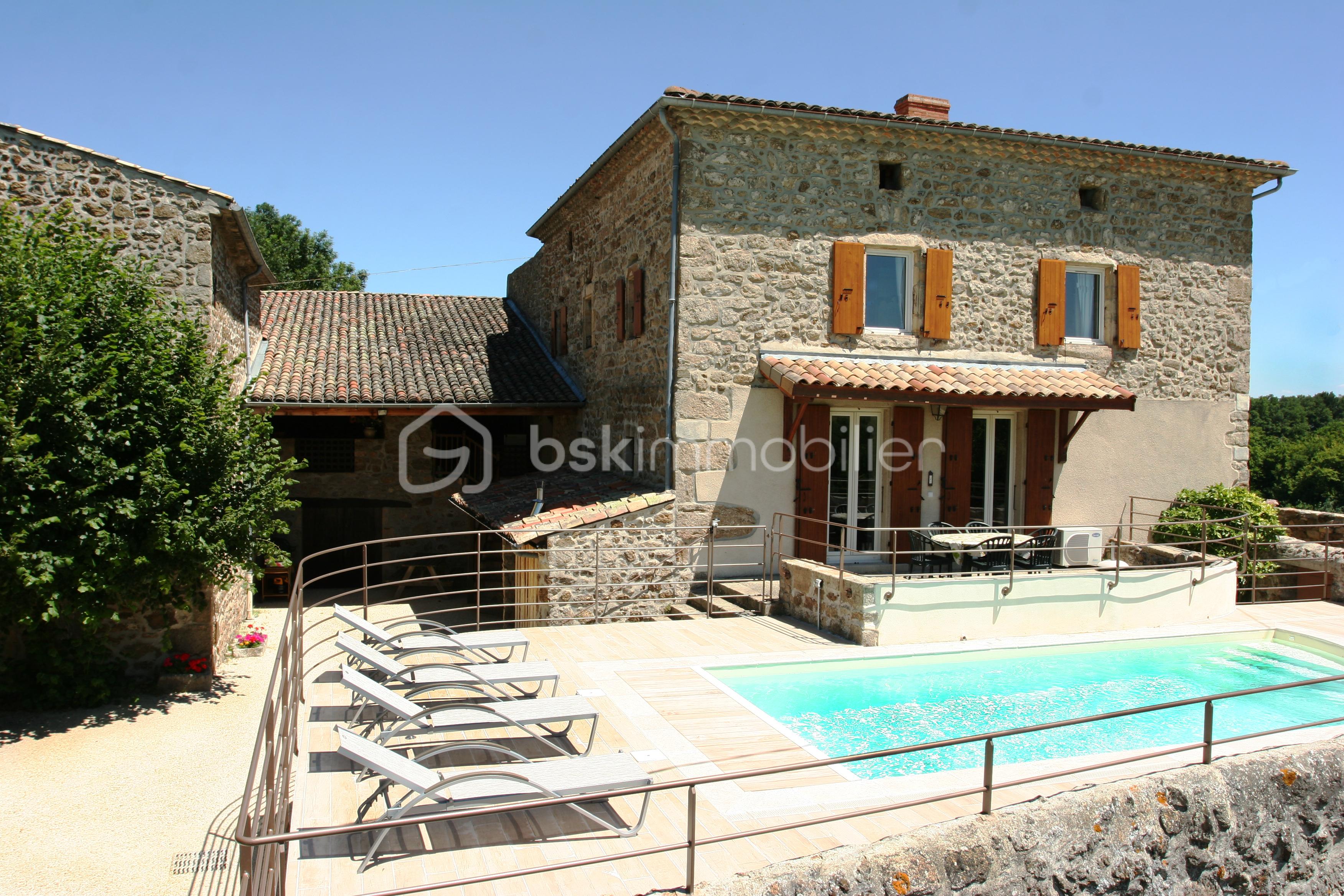 Maison en pierre de 265 m² - 10 Madi Pierres ext.JPG
