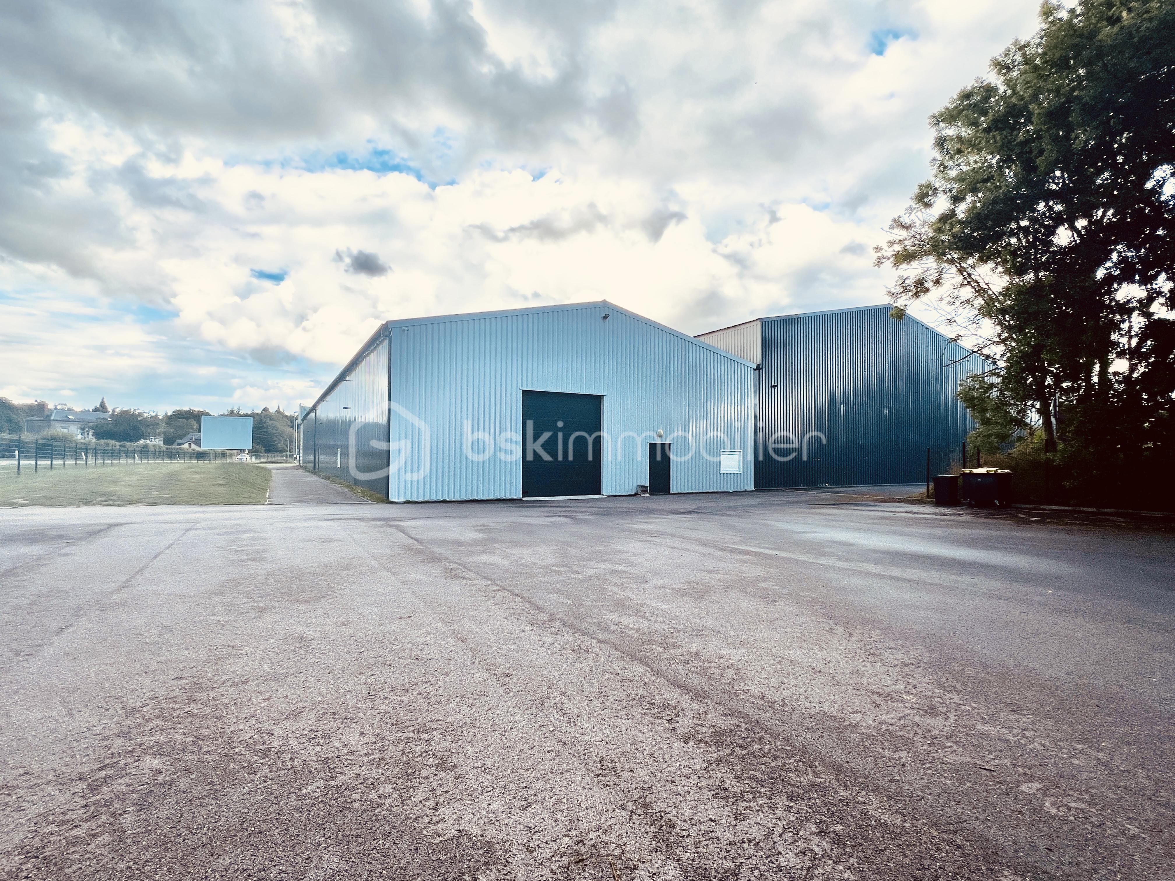 Local d activites de 280 m² Local d activites de 280 m²