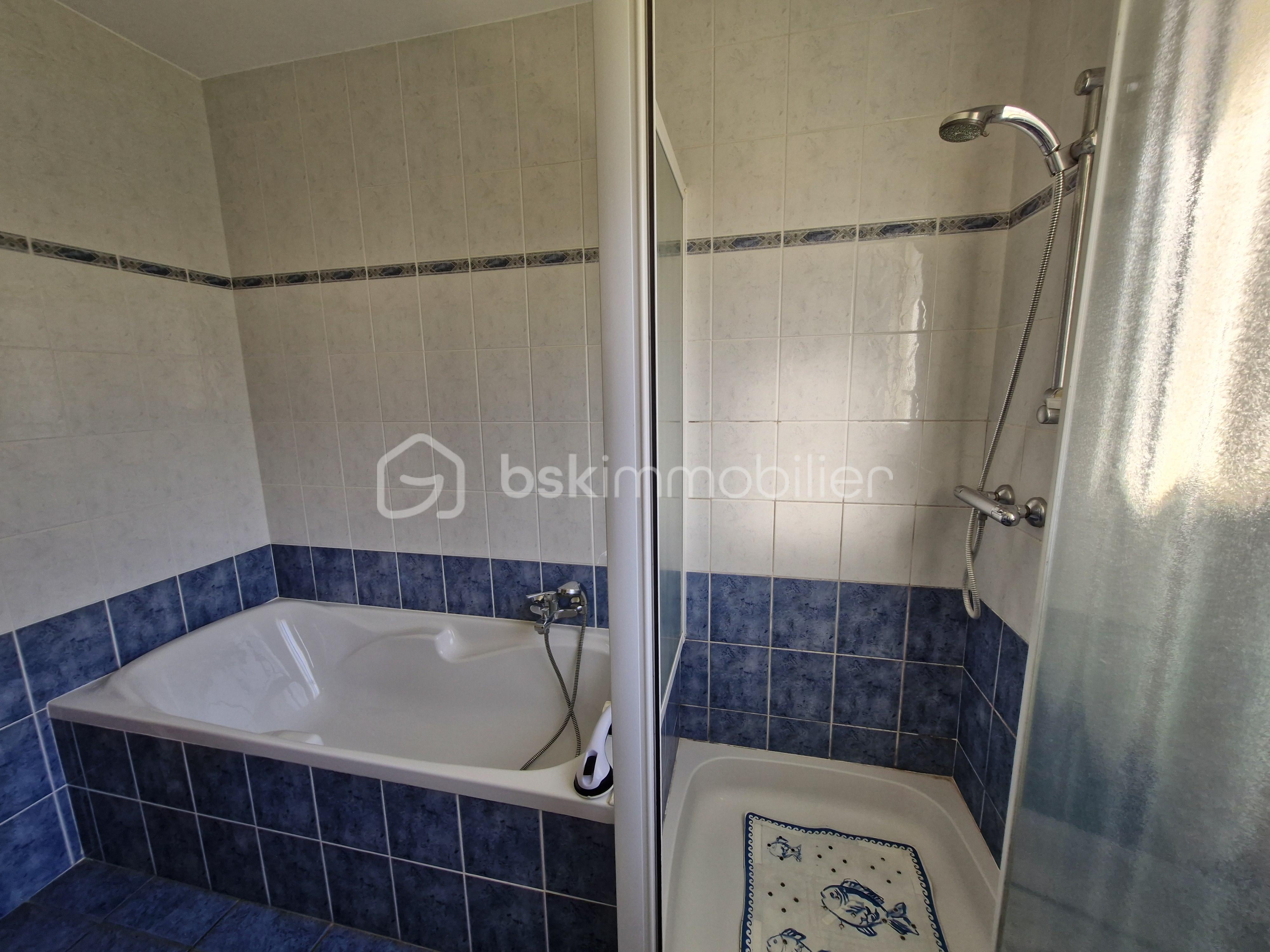 Maison de 132 m² - sdb 1.jpg