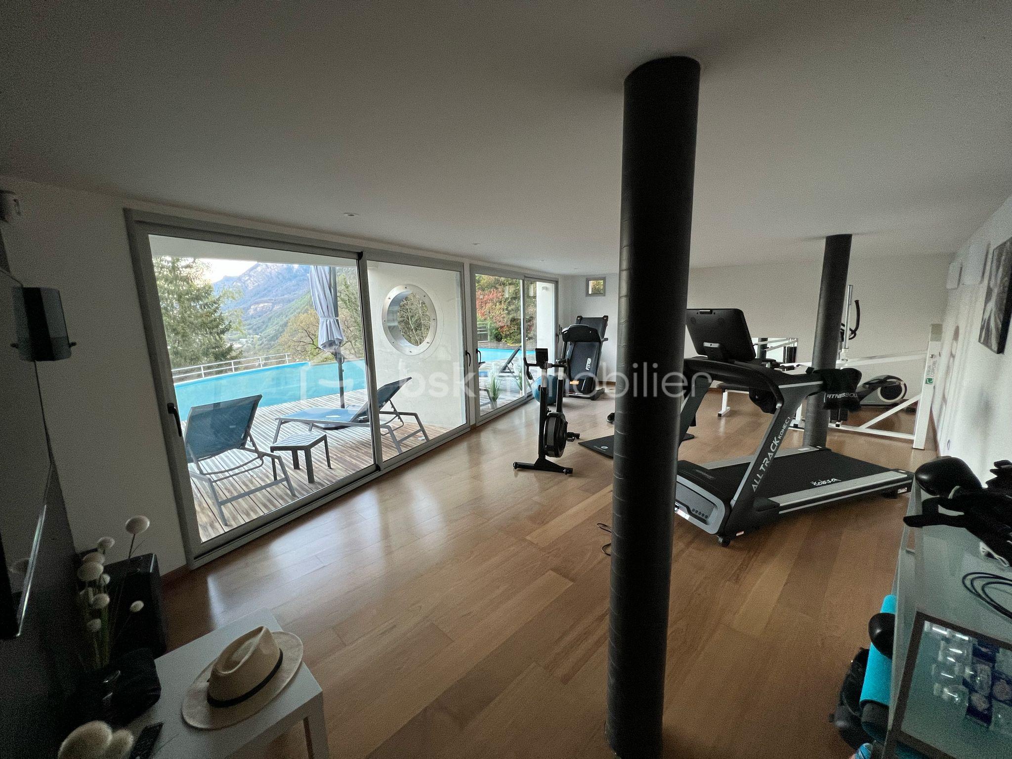 Maison de 335 m² - 2bc00379-549f-4cfb-8181-4c674dfe83c8.jpeg