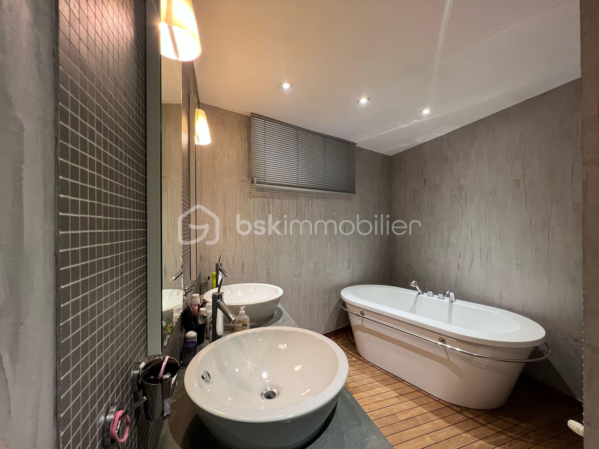 Maison de 335 m² - 910959a4-61d1-46ac-886f-c02d29c0c395.jpeg