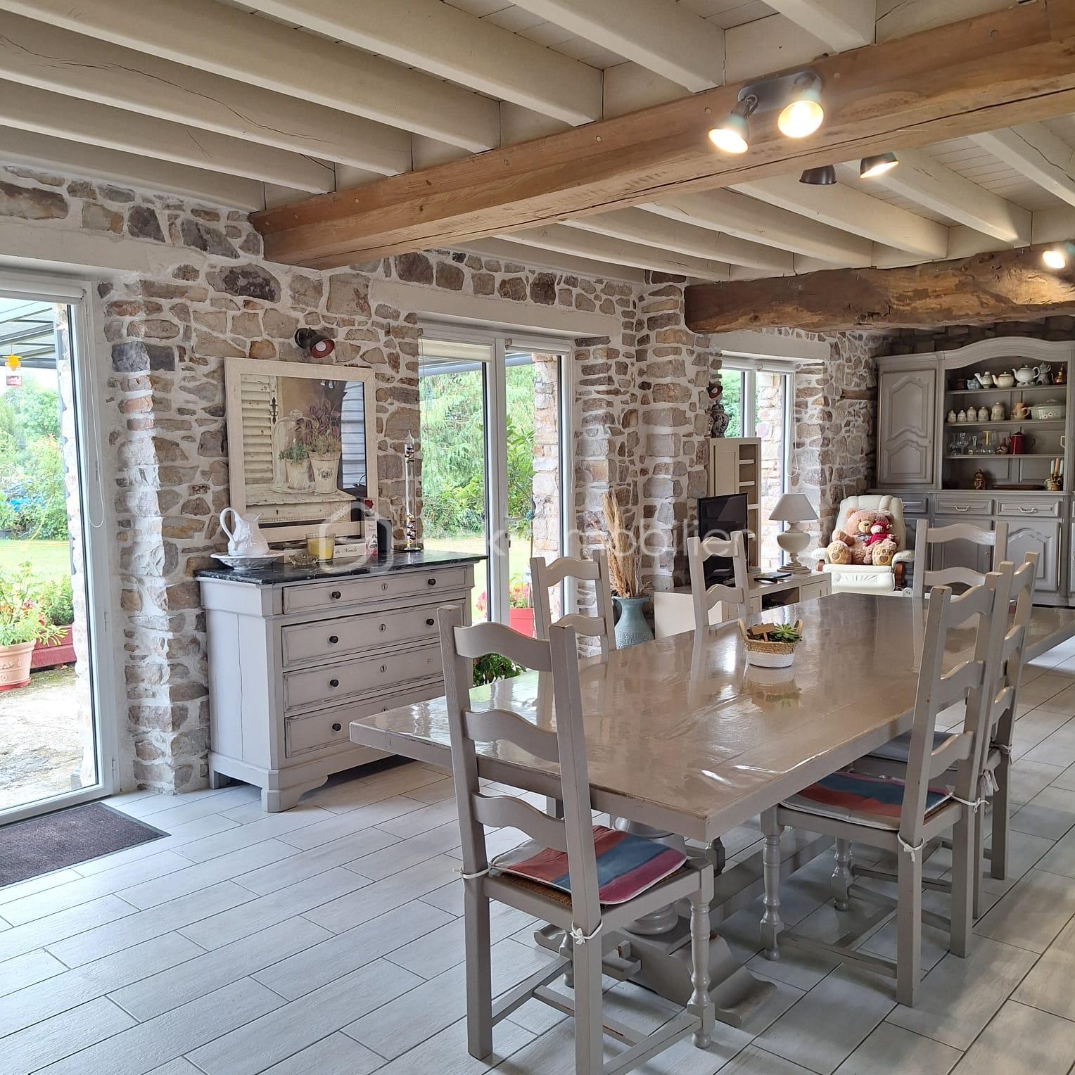 Maison en pierre de 170 m² - 5b7a65f0-5477-41b3-a2d4-5925dab61de7.jpeg