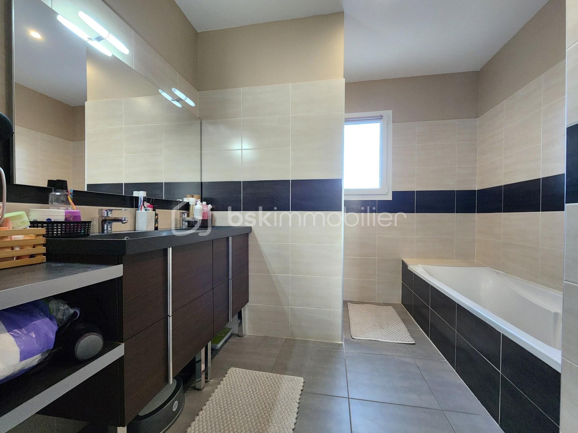 Villa de 107 m² - 5682f8b2-f4a2-4da6-87c6-e251db6f1275.jpg