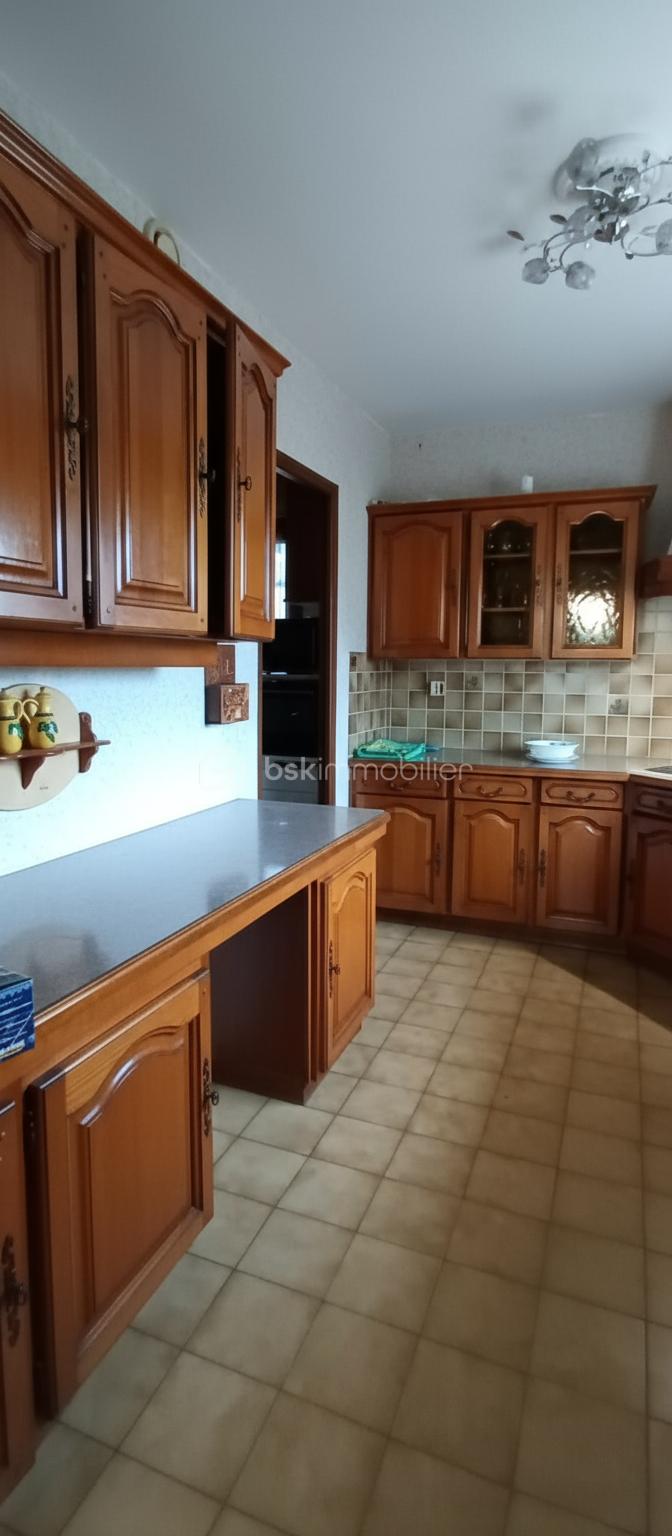 Maison traditionnelle de 125,72 m² - cuisine côté gauche modifiée.png