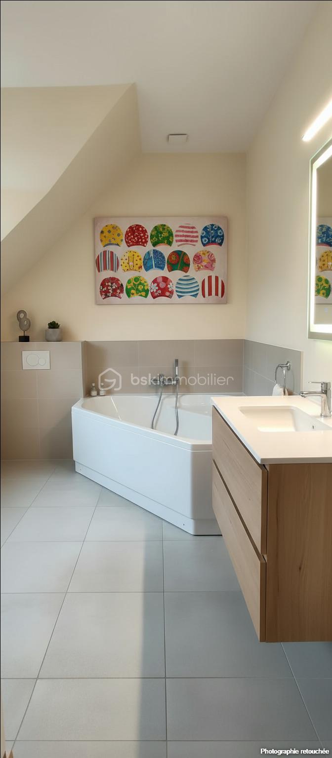 Maison traditionnelle de 125,72 m² - salle de bain bonnets de bain.jpg