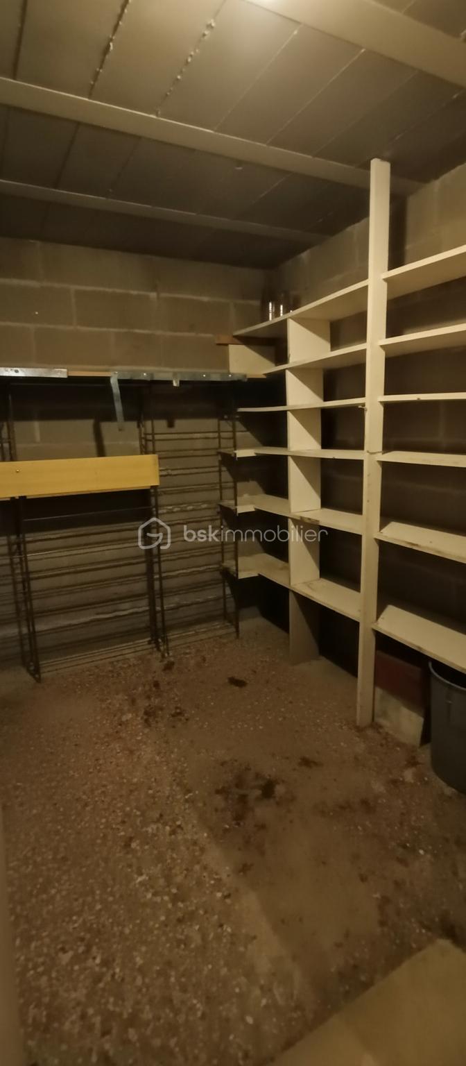 Maison traditionnelle de 125,72 m² - cave vidée nettoyée.png