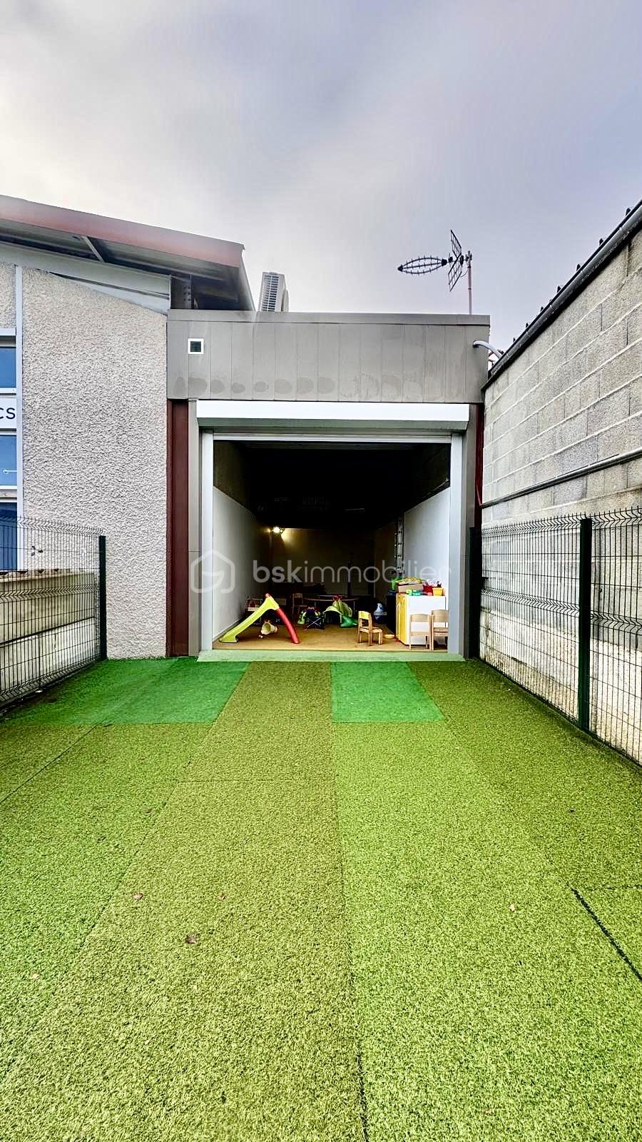 Local commercial de 210 m² - 84c9a081-50fd-4eb3-b3c2-0ae33f00508d 3.jpg