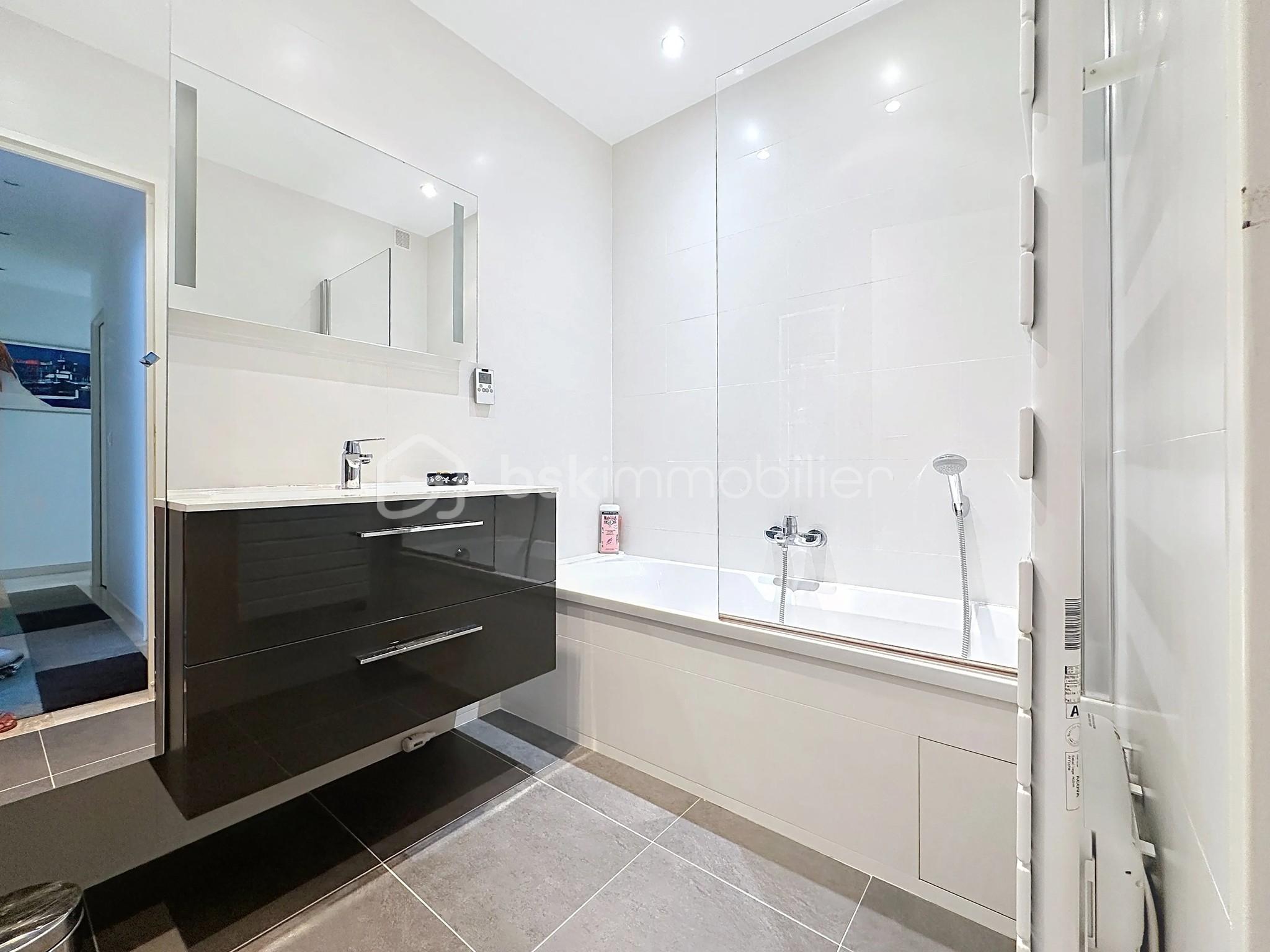 Appartement de 93 m² - salle de bain.jpeg