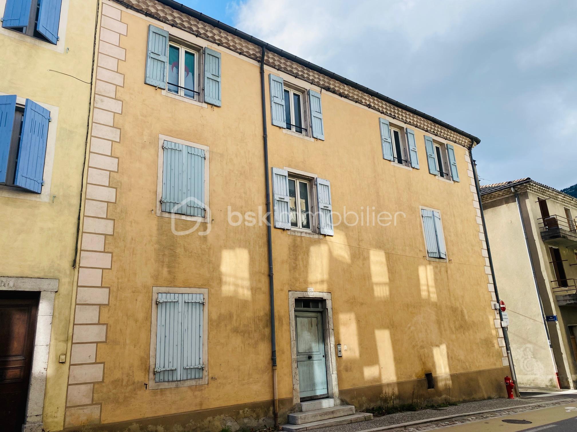 Immeuble mixte de 75 m²