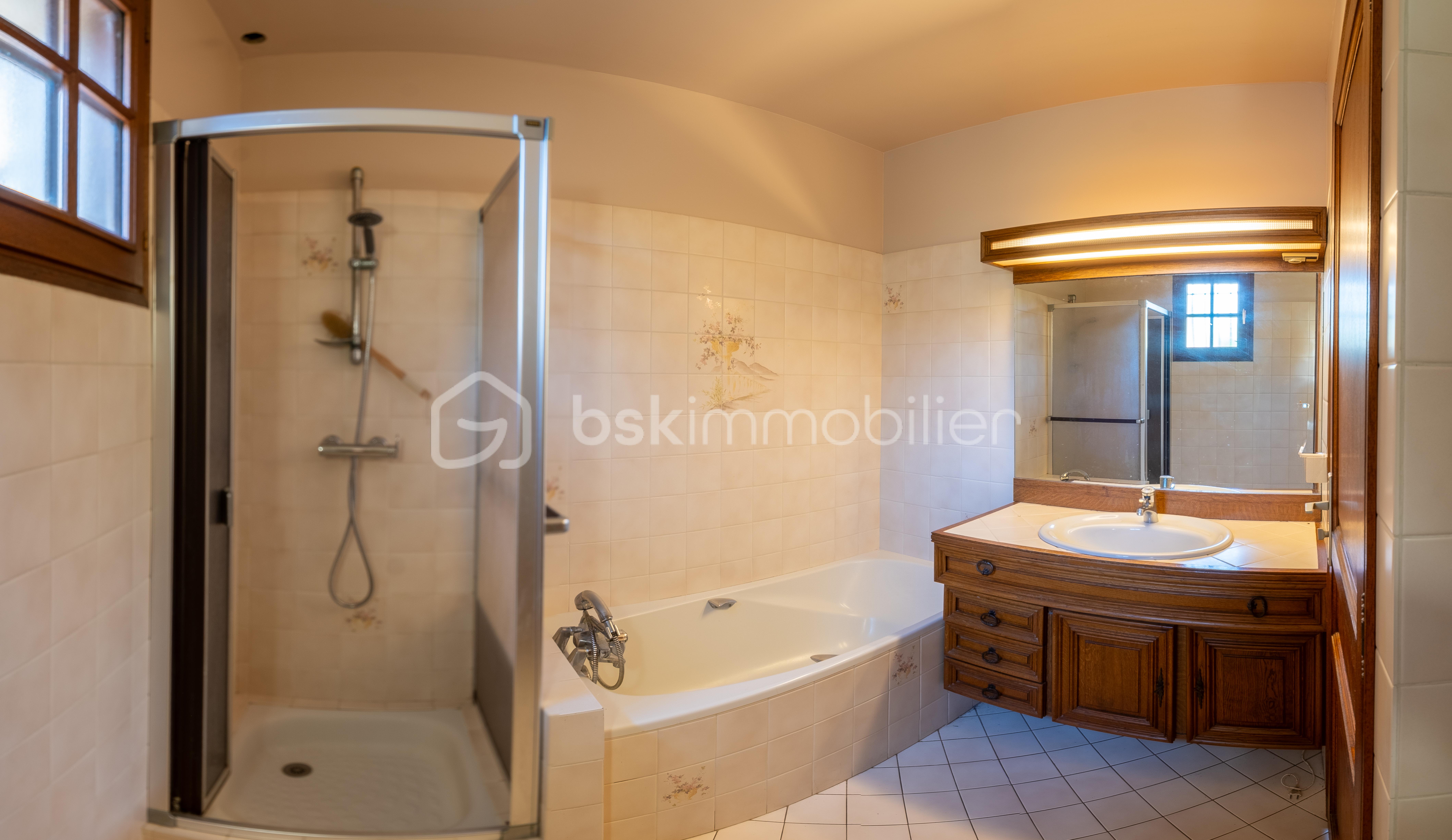Maison ancienne de 110 m² - SDB BAS.jpg