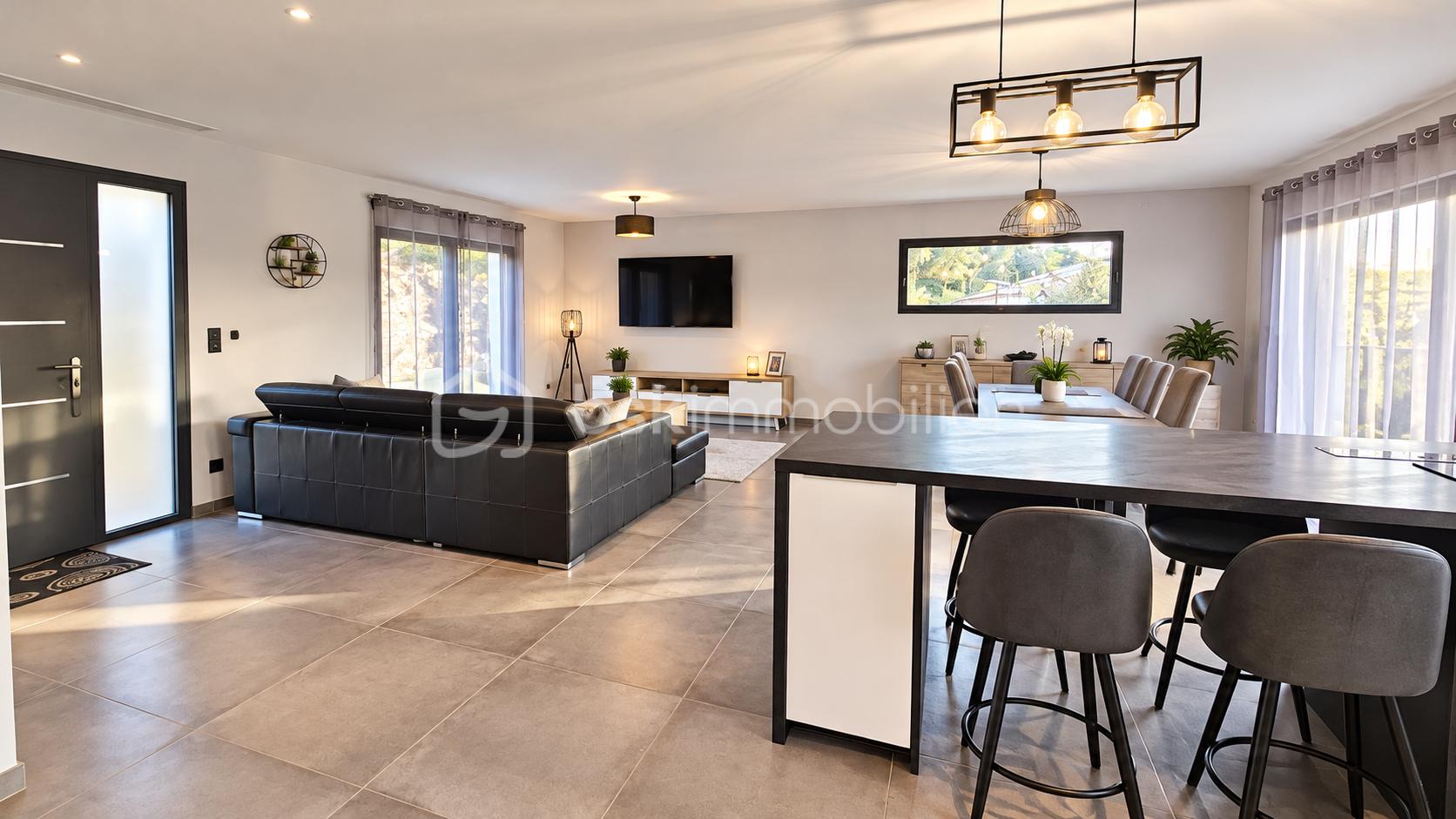 Intérieur moderne lumineux et chaleureux.png