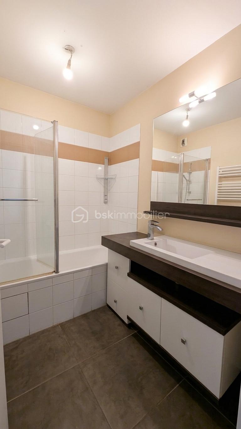 salle de bain appartement pau vente immo pau résidence securisée.jpg