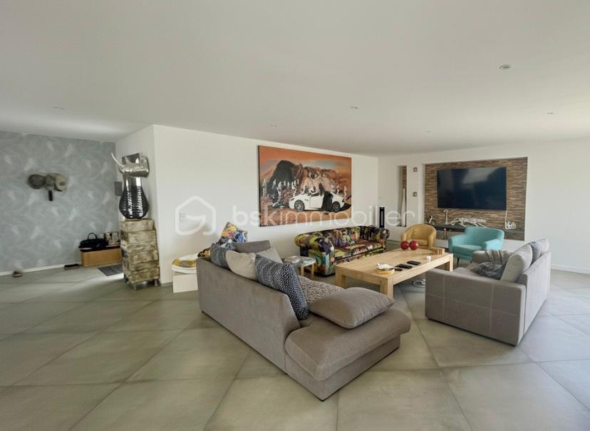 Maison contemporaine de 300 m² - PHOTO-2025-10-17-23-41-24 2.jpg