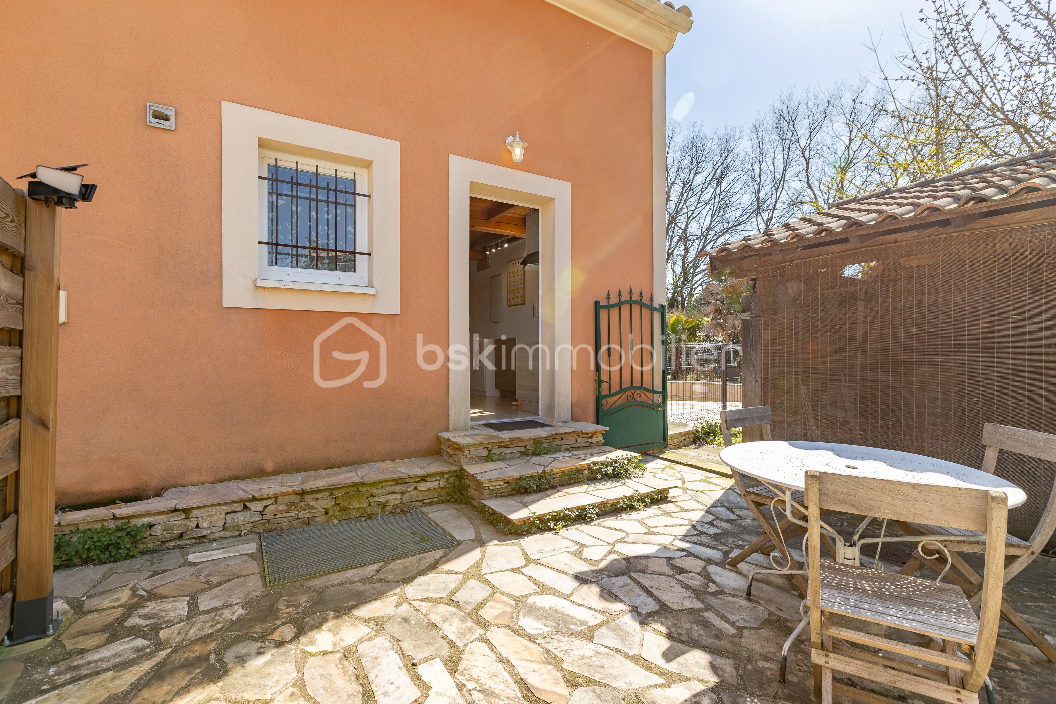 12 Dépendance terrasse 12.jpg