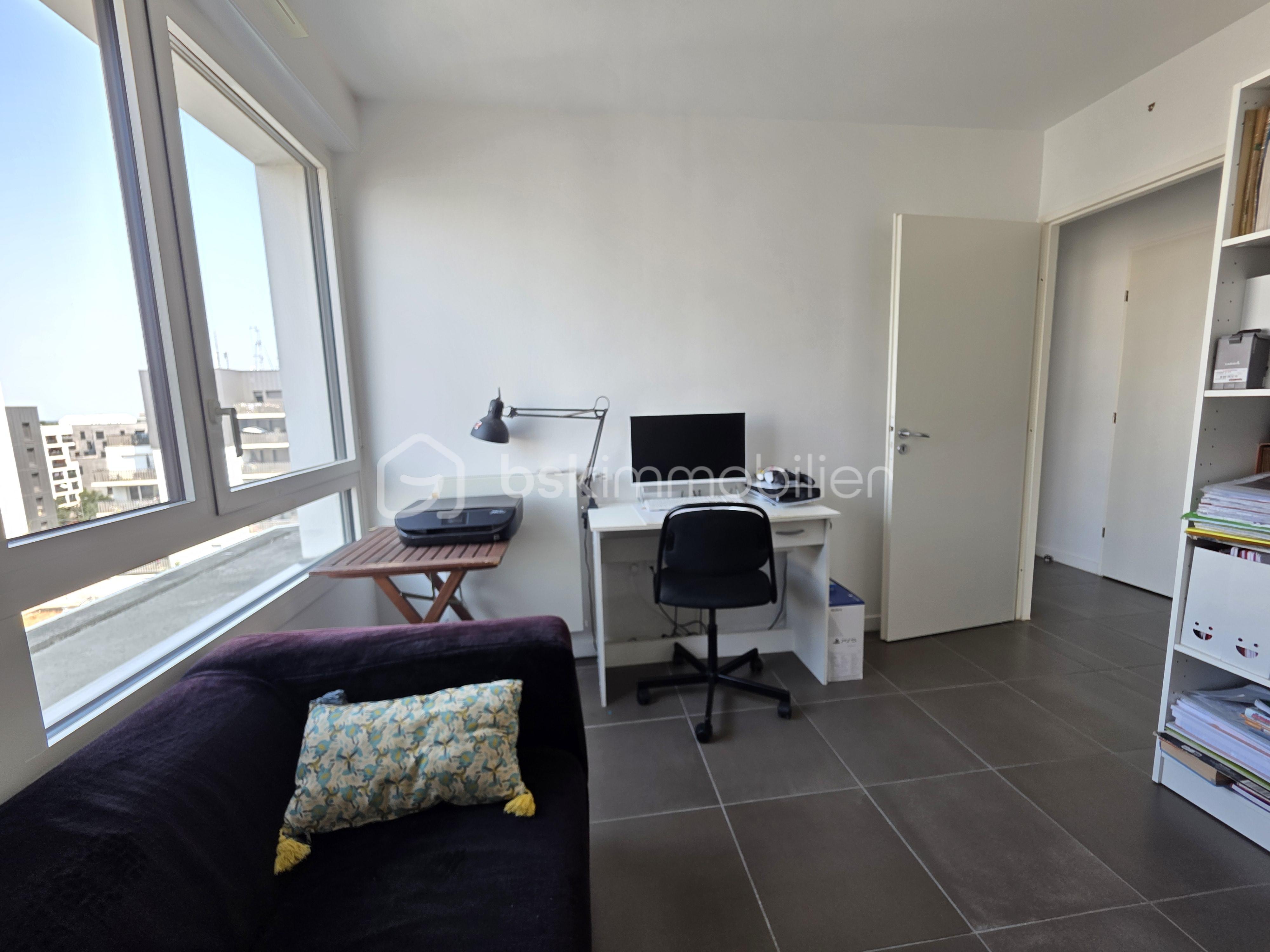 bureau.jpg