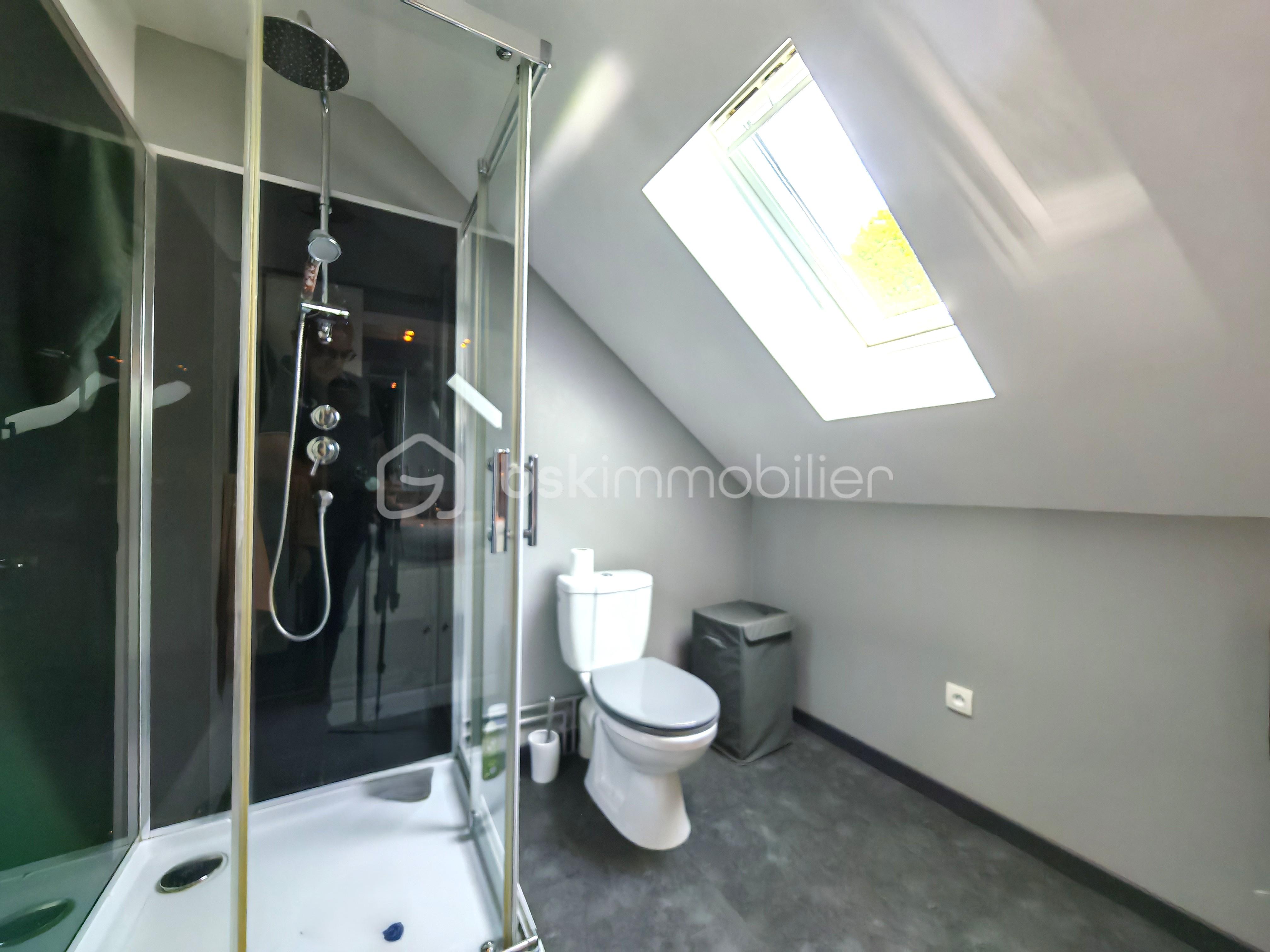 Maison de 166 m² - Salle eau haut améliorée.jpg