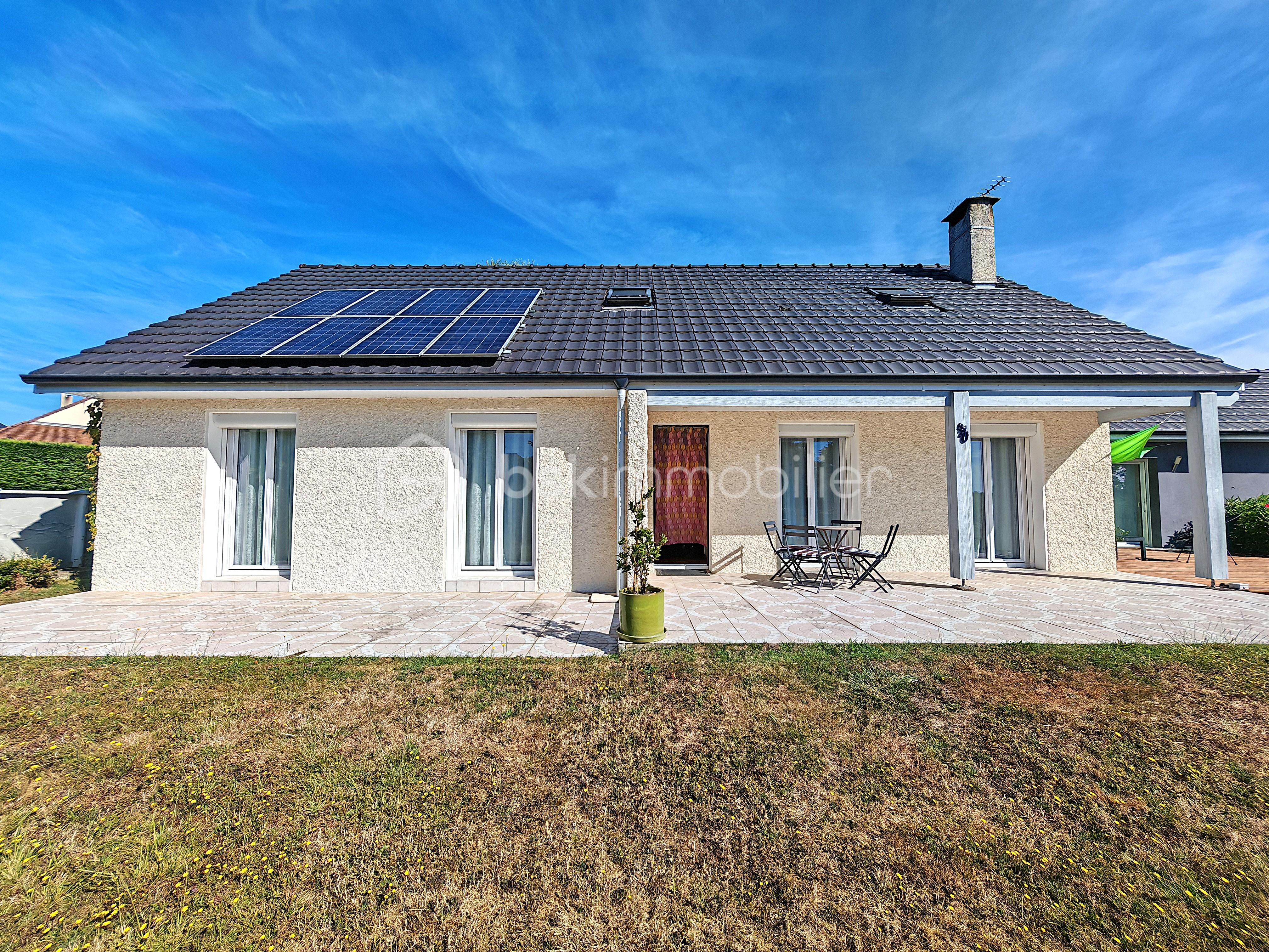 Maison de 166 m² - Vue frontale proche maison améliorée.jpg
