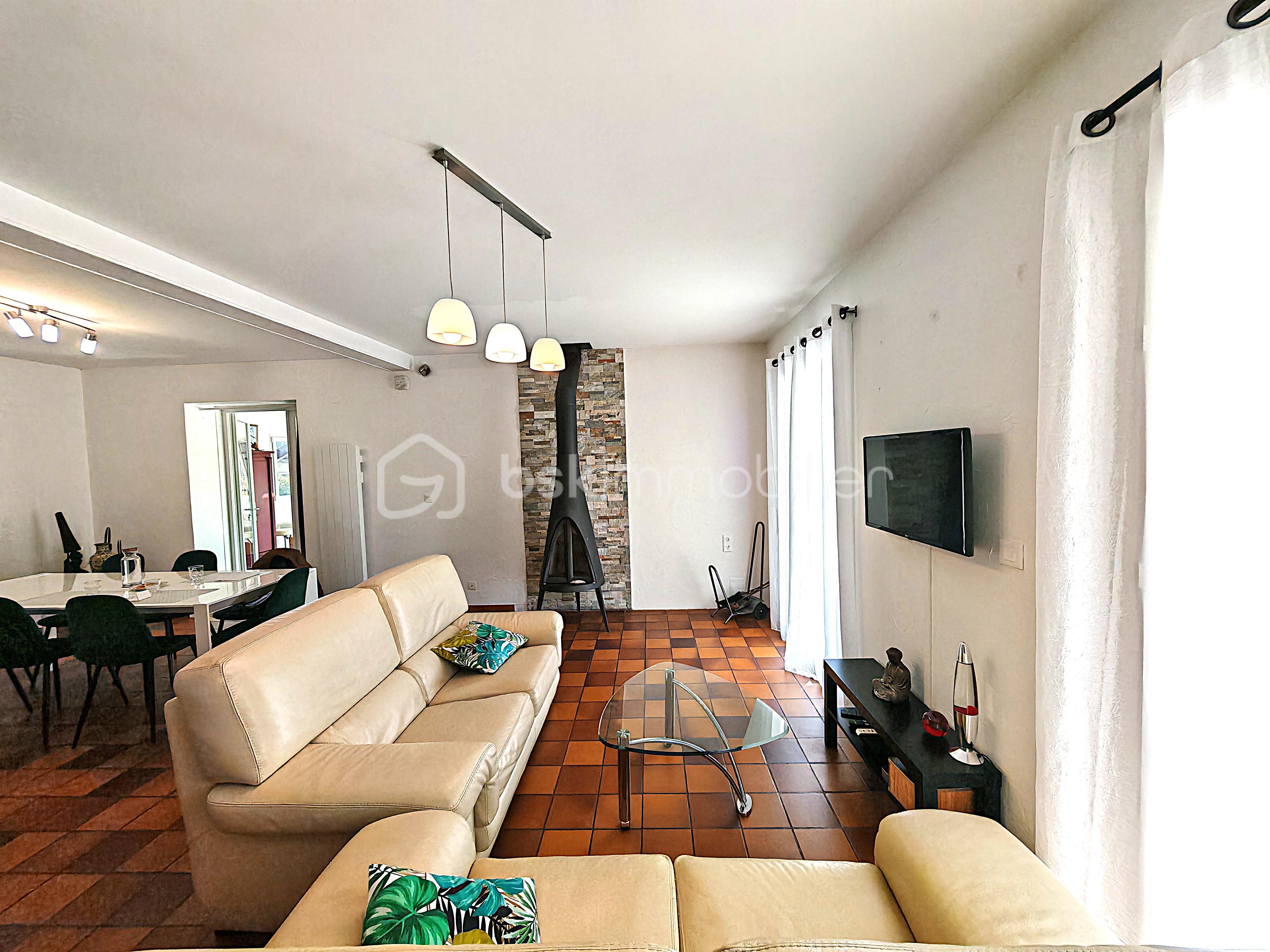 Maison de 166 m² - Salon vue haute depuis entrée améliorée 02++.jpg