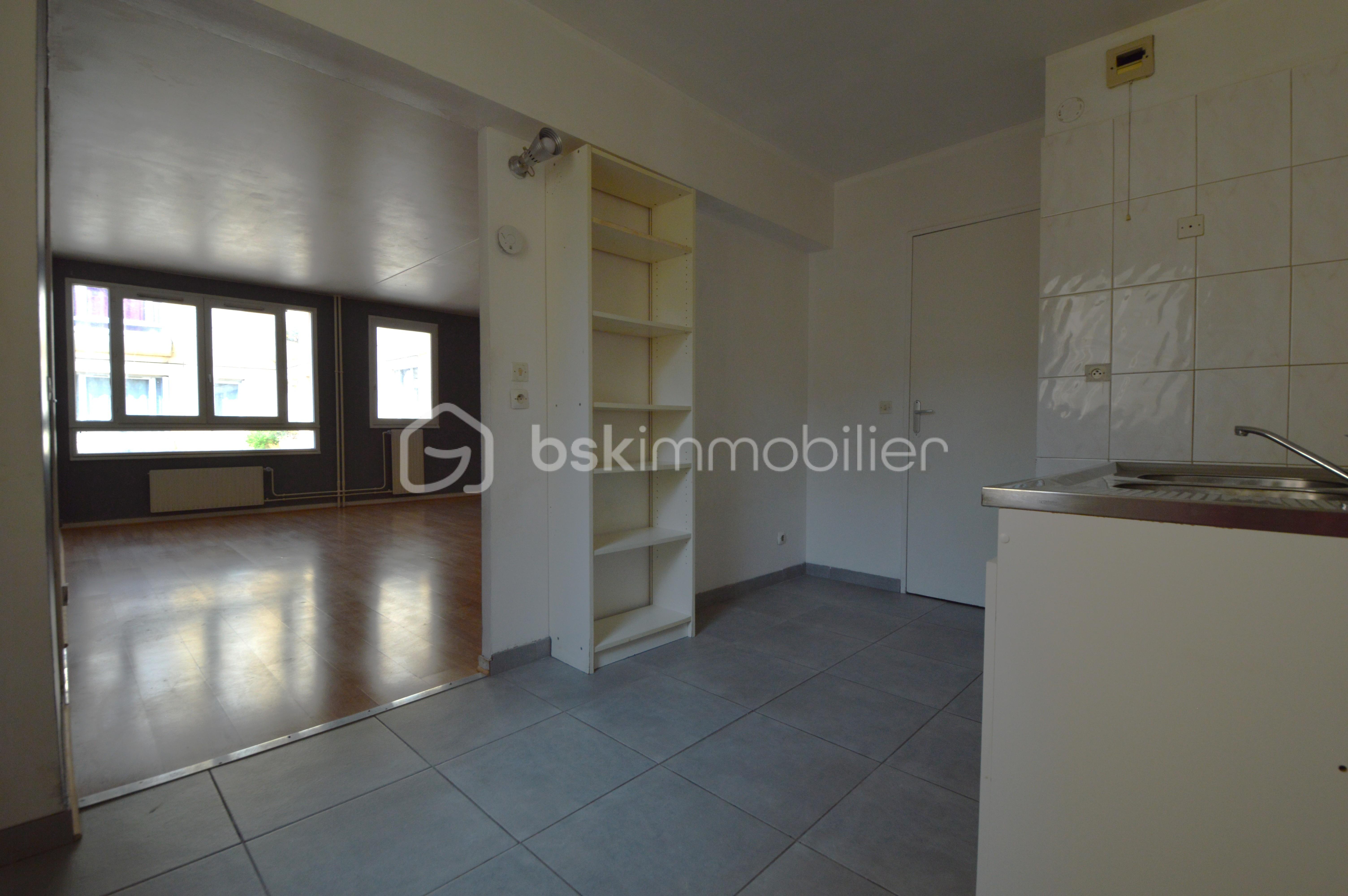Appartement de 72 m² - cuisine sejour.JPG