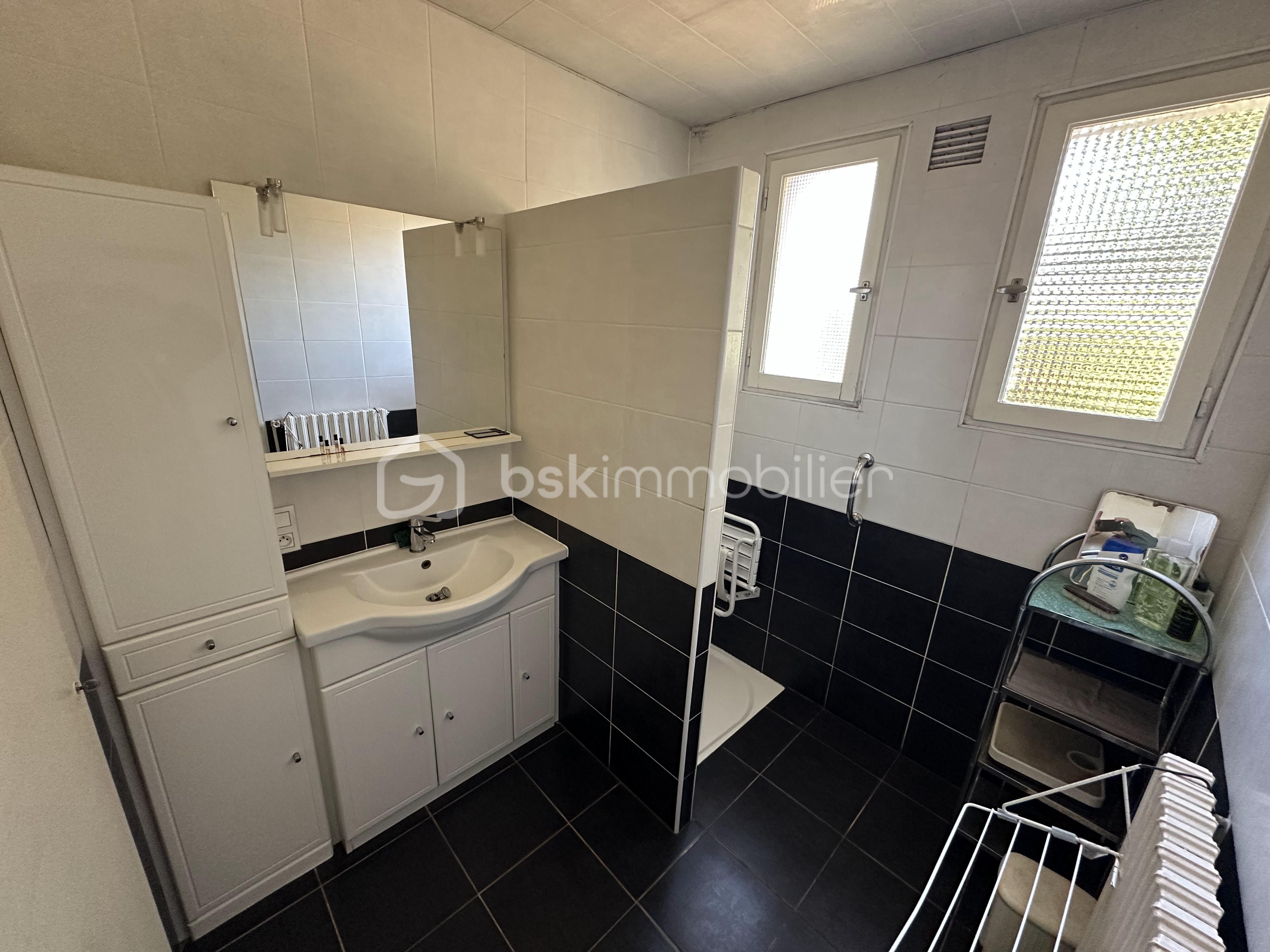 2 RDC 5 Salle de bain (1).png