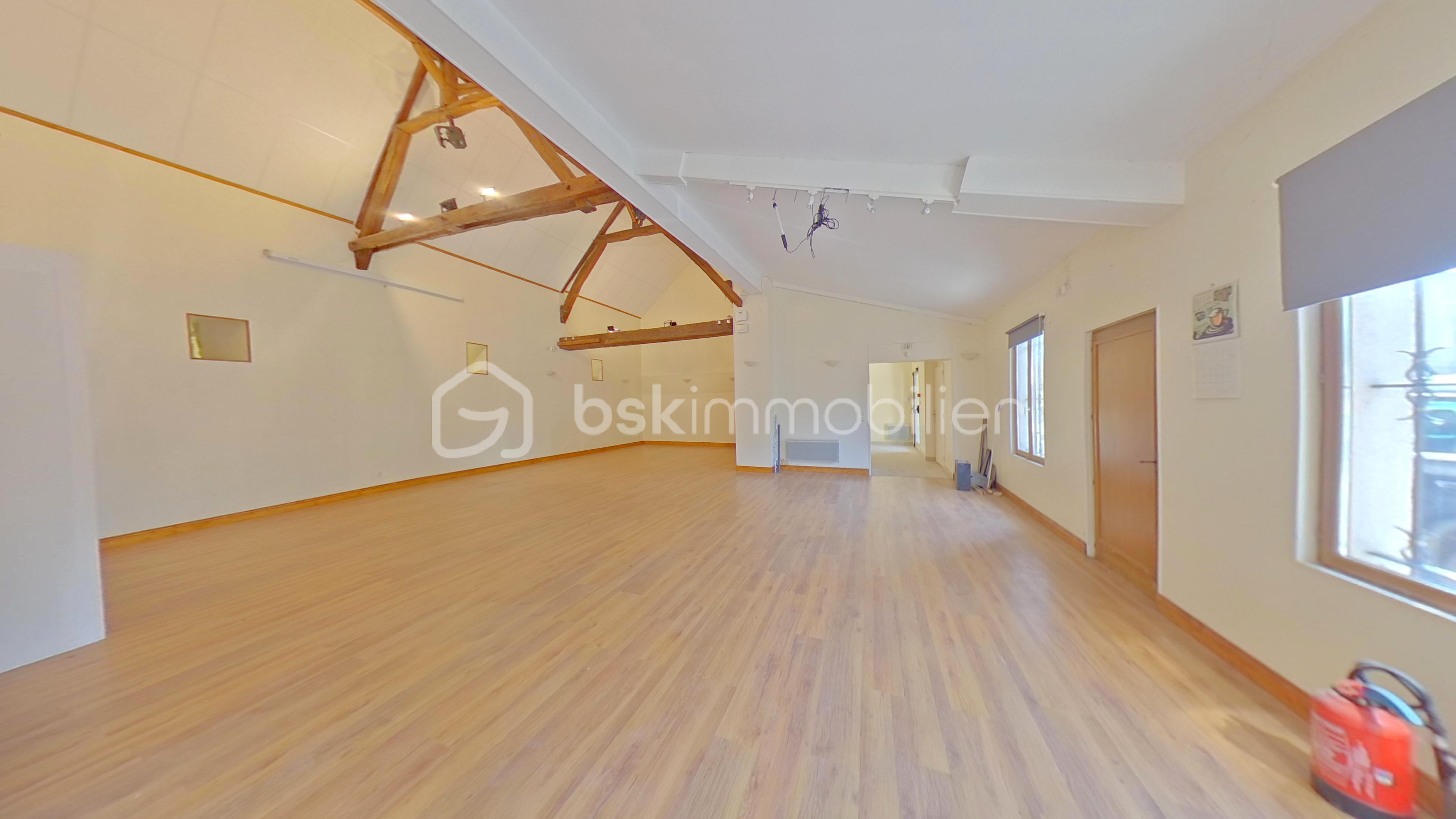 Immeuble mixte de 220 m² - screenshot_1352_1753427120.jpg